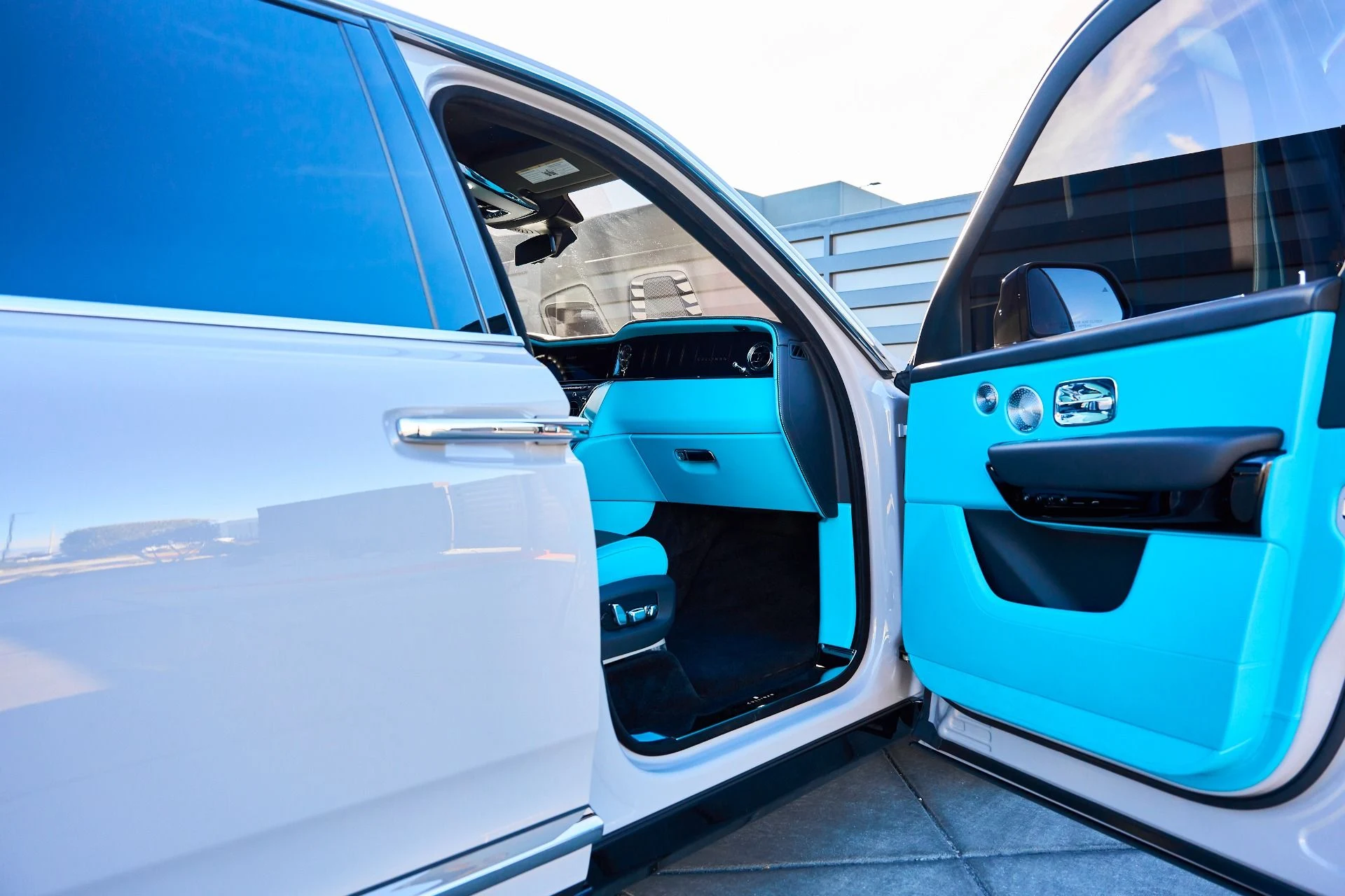 mph020_1823284686_Used_2025_Rolls_Royce_Cullinan_Base_1767668741_c85972ff55