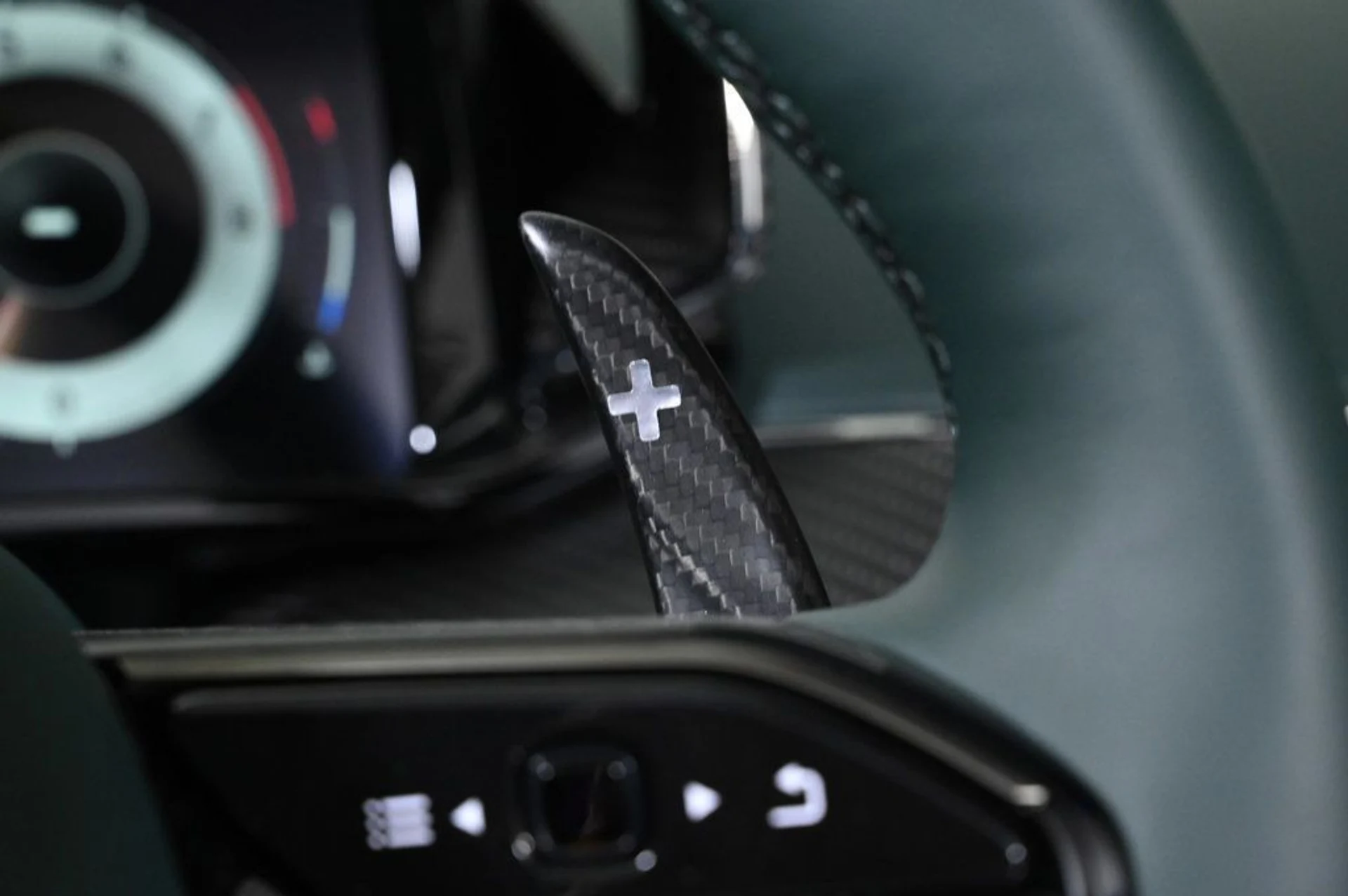 mph020_1825280321_new_2026_aston_martin_vanquish_volante_11350_22943643_20_1024_eba3e1b733