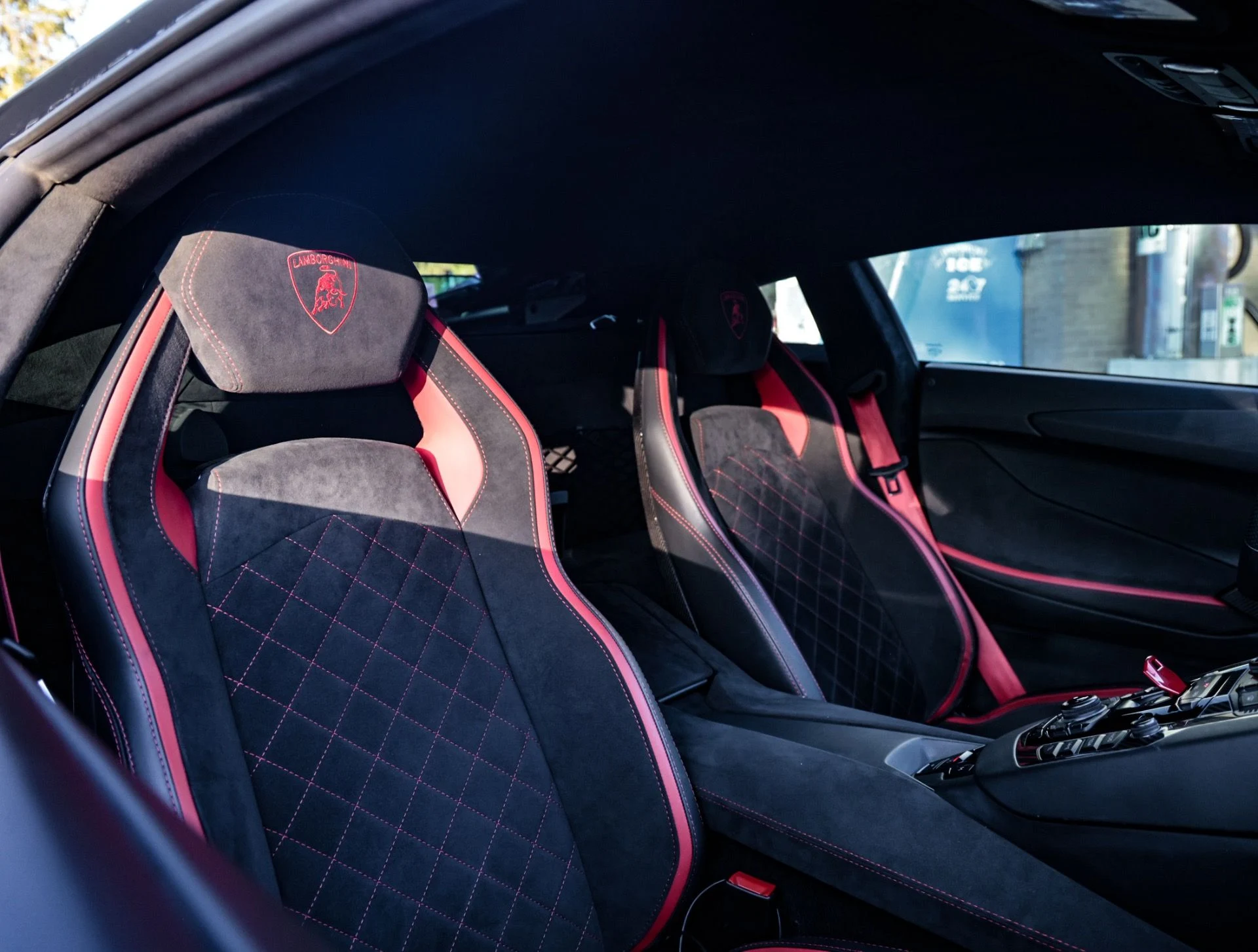 mph020_1828206629_Used_2018_Lamborghini_Aventador_S_1762208351_73495d910d