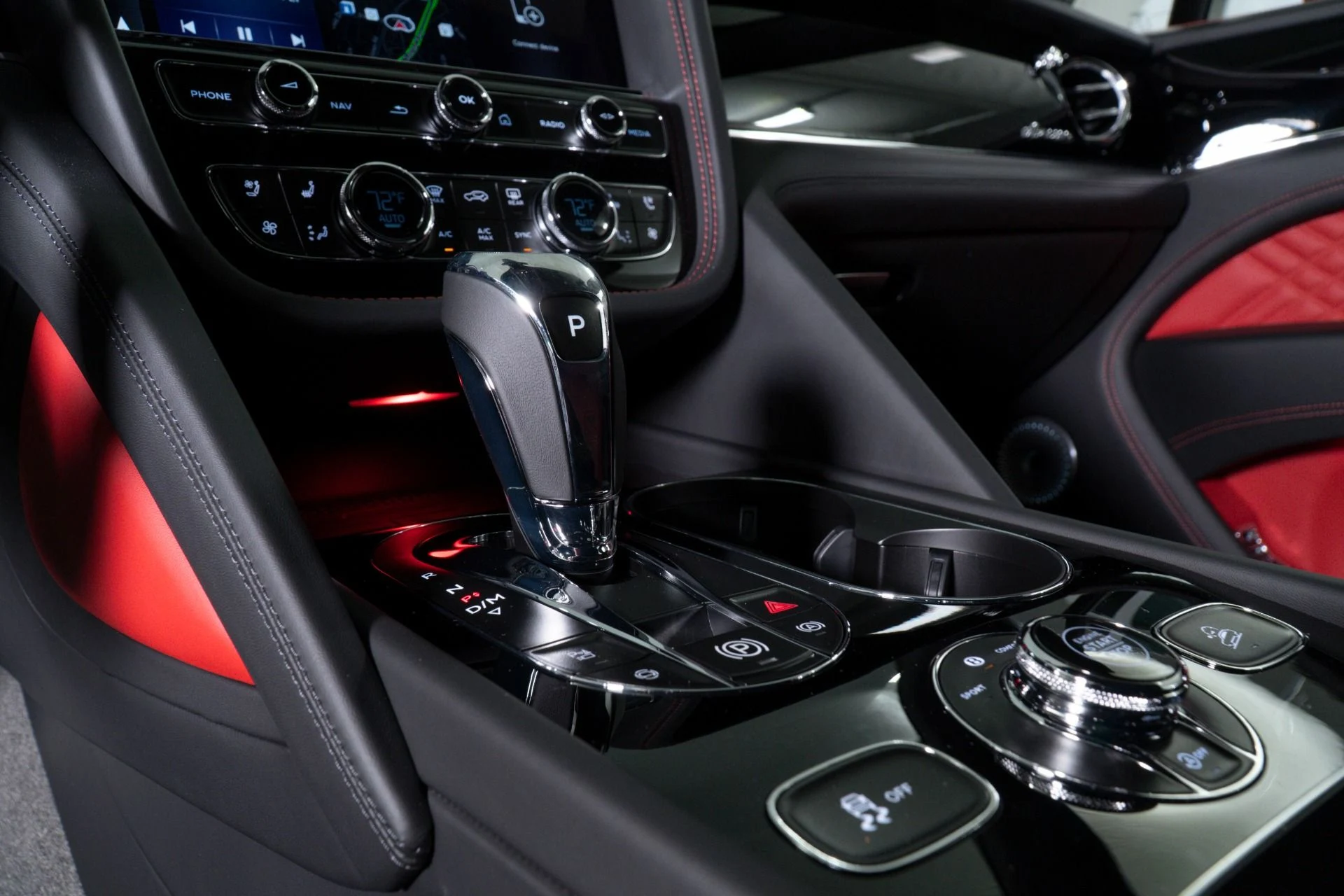 mph020_1828554620_New_2026_Bentley_Bentayga_AZURE_1777652825_e36dd1ab67