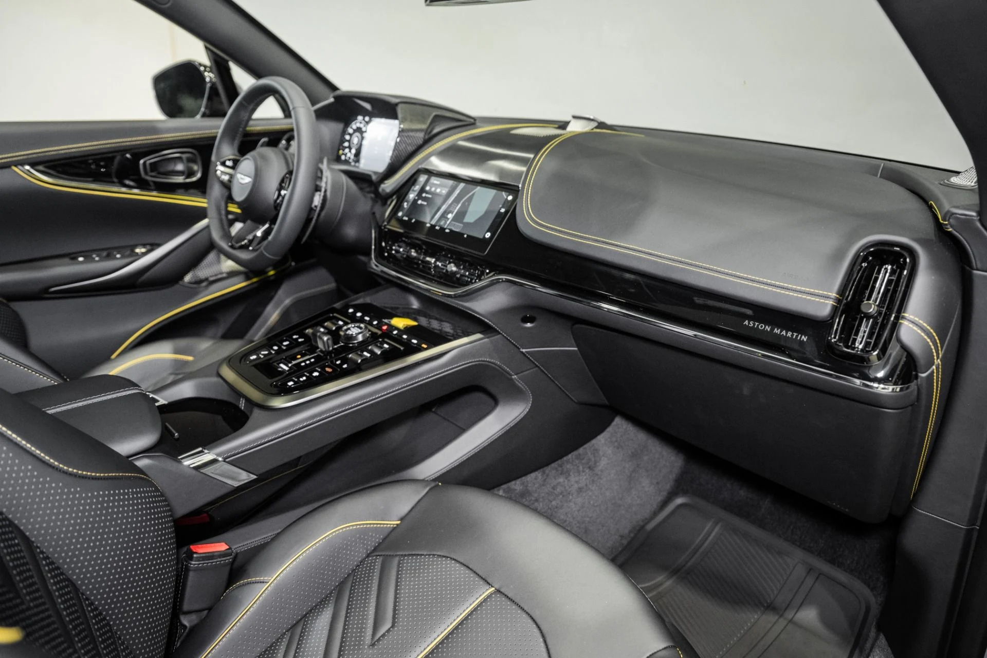 mph020_1831376777_New_2026_Aston_Martin_DBX_S_1778681702_427a208d56