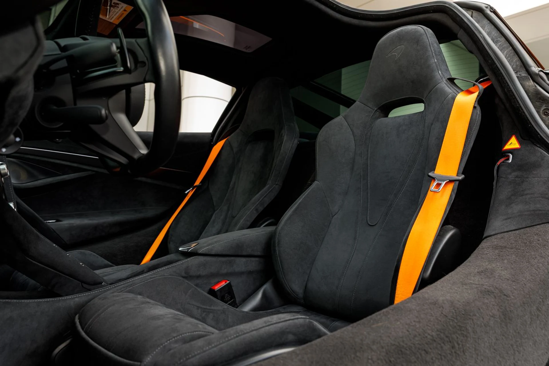 mph020_1833818872_60_p21_l_30b2e67c41