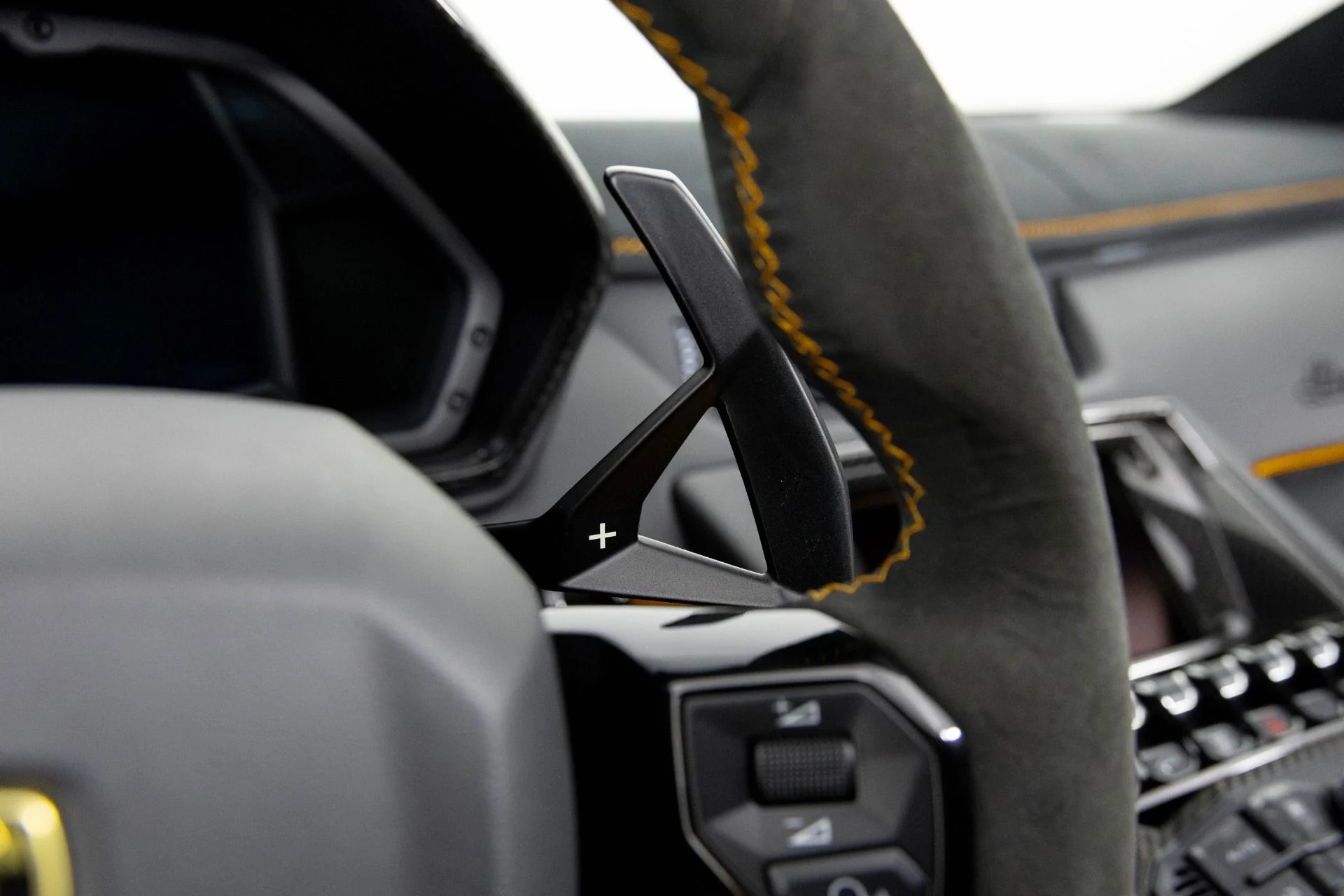 mph020_1835934223_Used_2020_Lamborghini_Aventador_SVJ_1759430104_c99d32c343