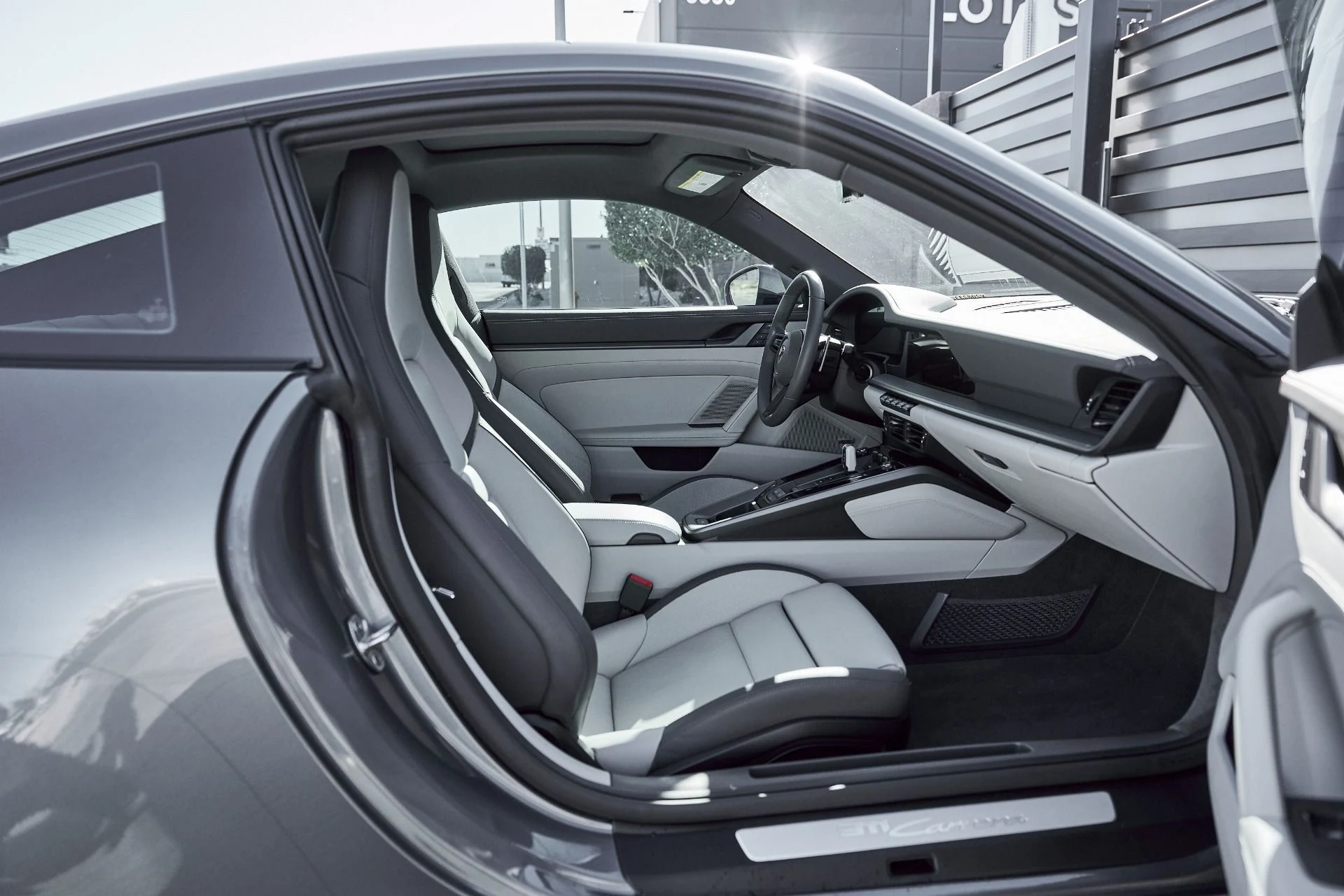 mph020_1837025280_Used_2025_Porsche_911_Carrera_1768012329_0c71654125