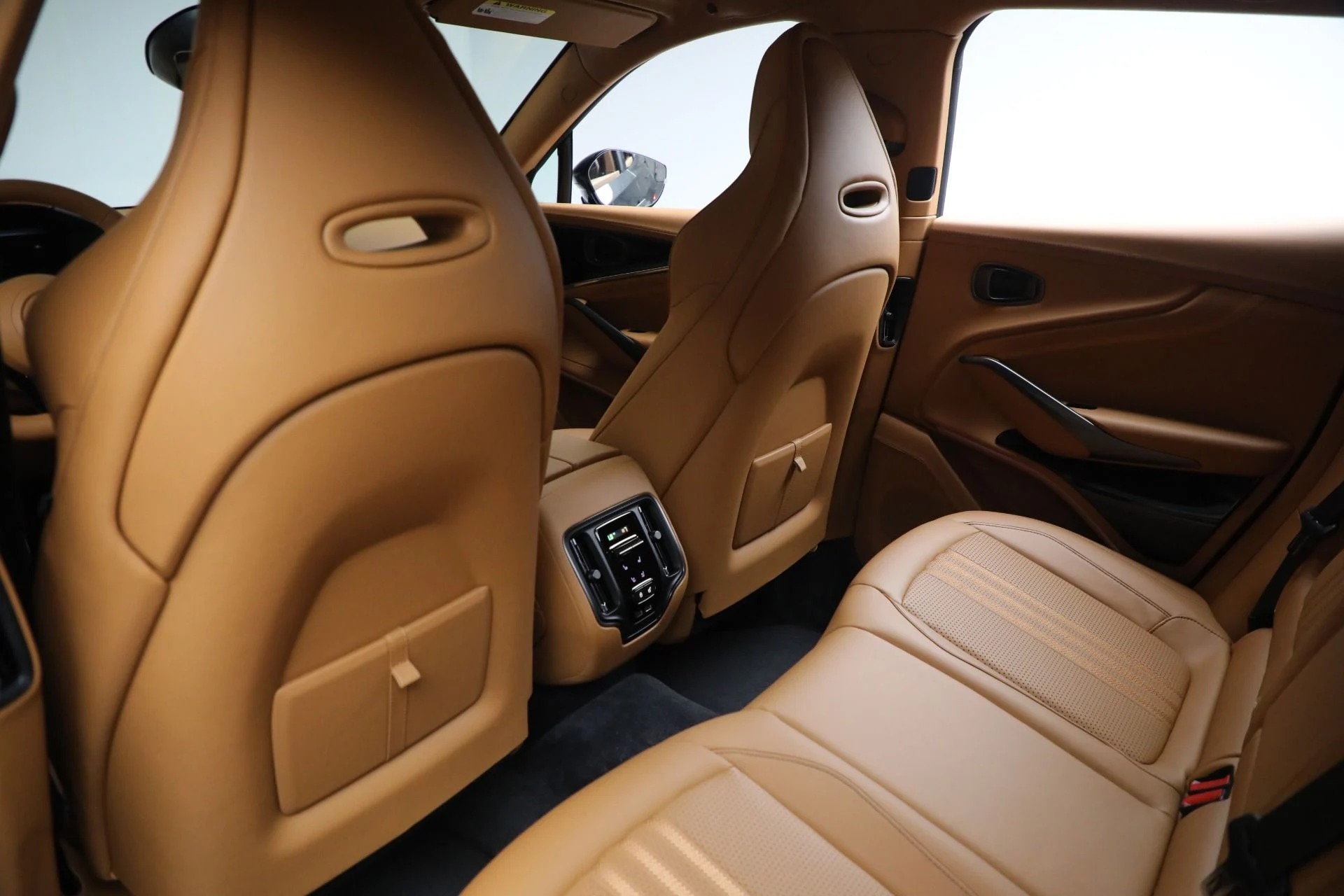 mph020_1840639151_New_2025_Aston_Martin_DBX_707_707_14bd7317f2
