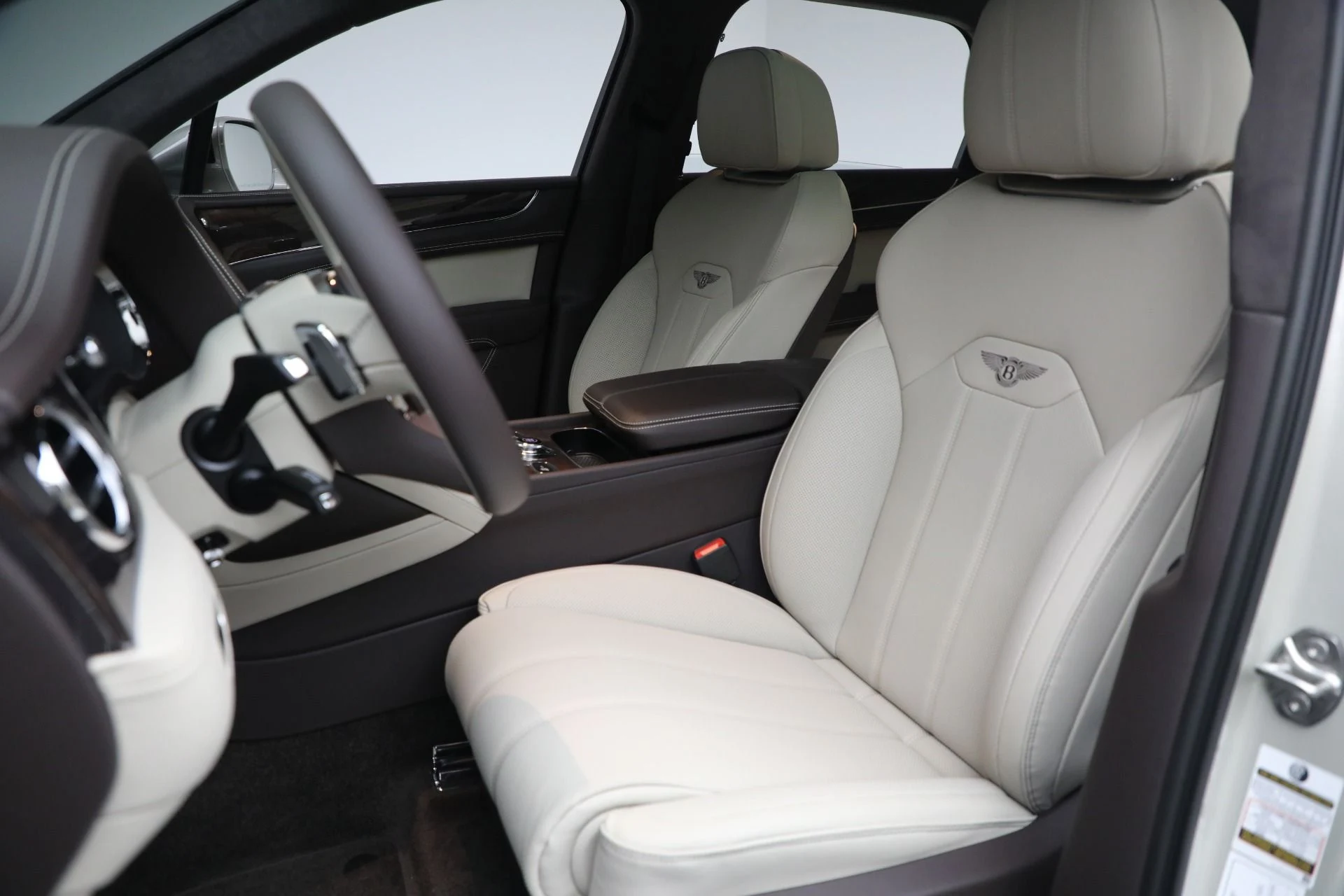 mph020_184968856_New_2025_Bentley_Bentayga_V8_8f3dbd79b6