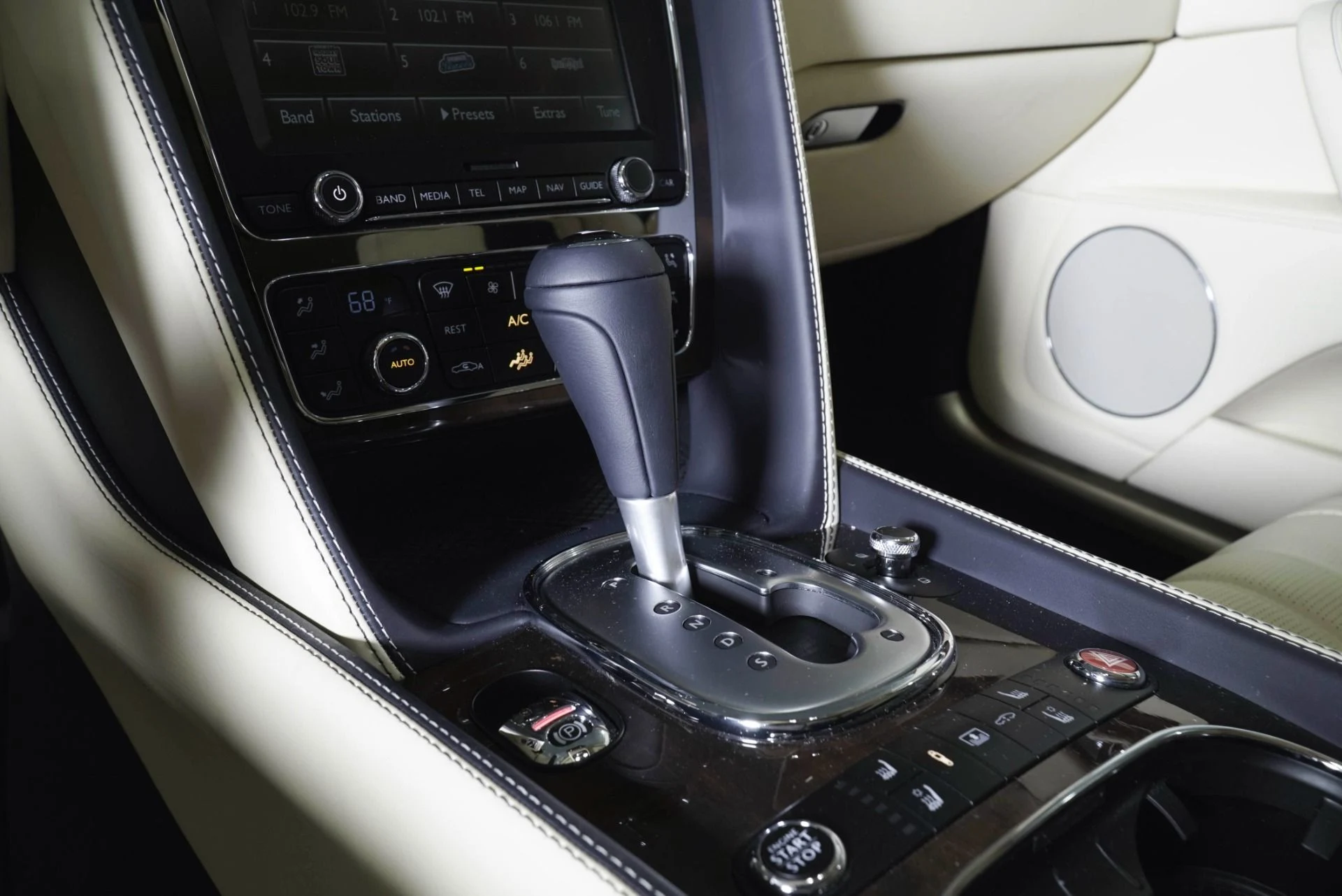 mph020_185259598_Used_2014_Bentley_Flying_Spur_1787320963_4f24530918
