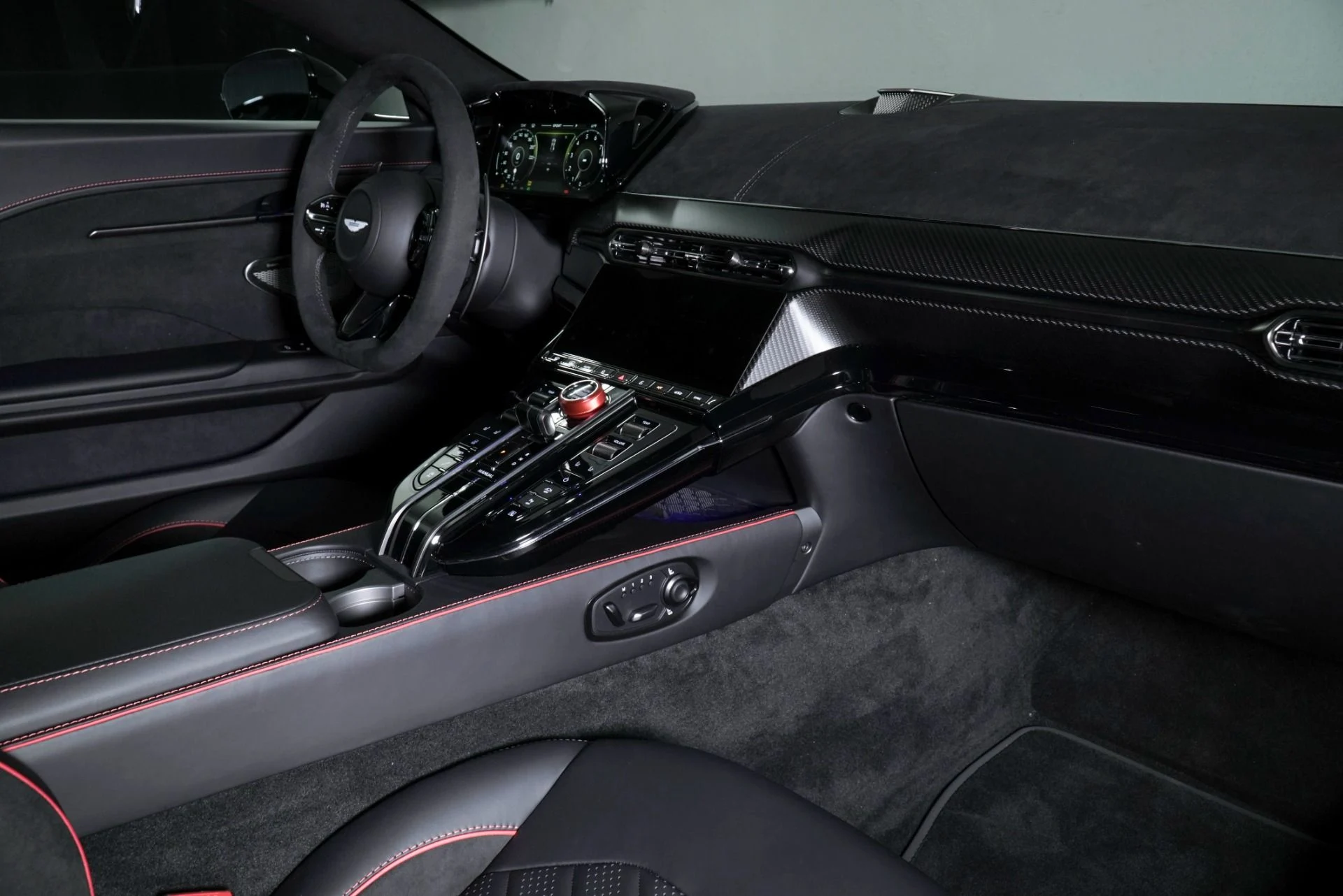 mph020_1857988233_New_2026_Aston_Martin_Vantage_1768443052_a39c41e94b