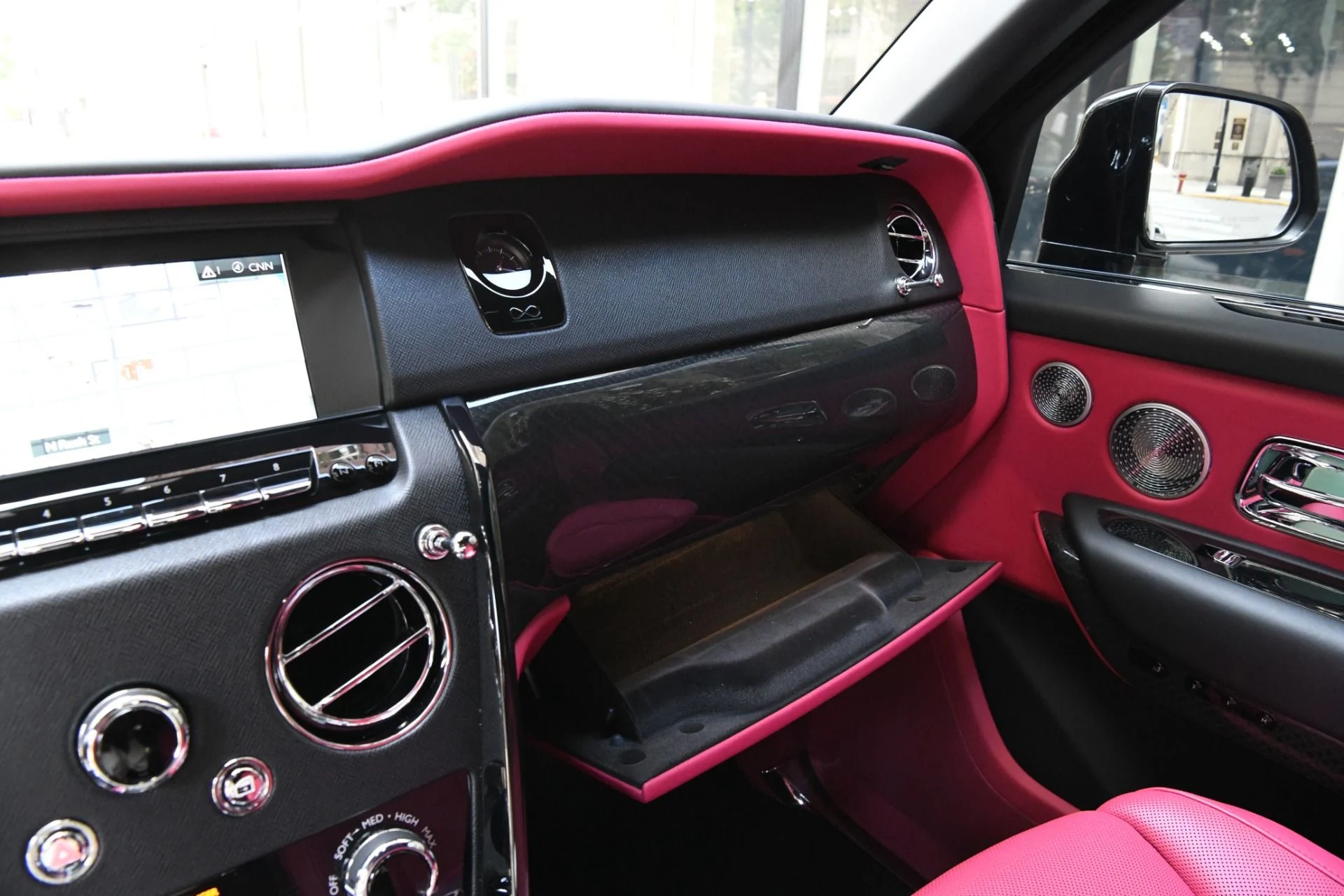 mph020_185845117_10854_p22_l_87dd1855f1