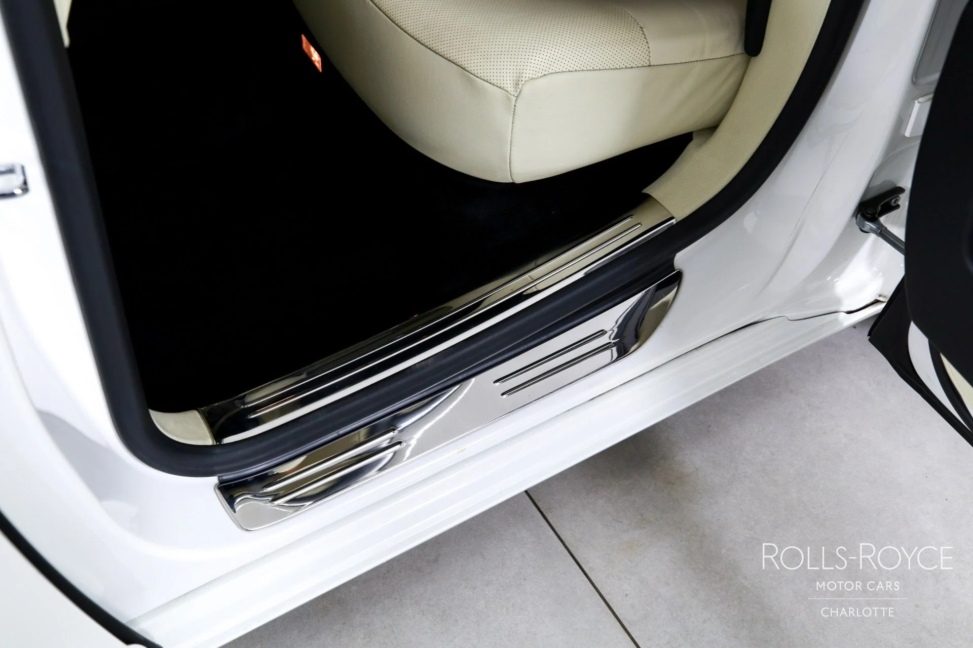mph020_1863987193_Used_2012_Rolls_Royce_Ghost_1754583804_578a1b88ac