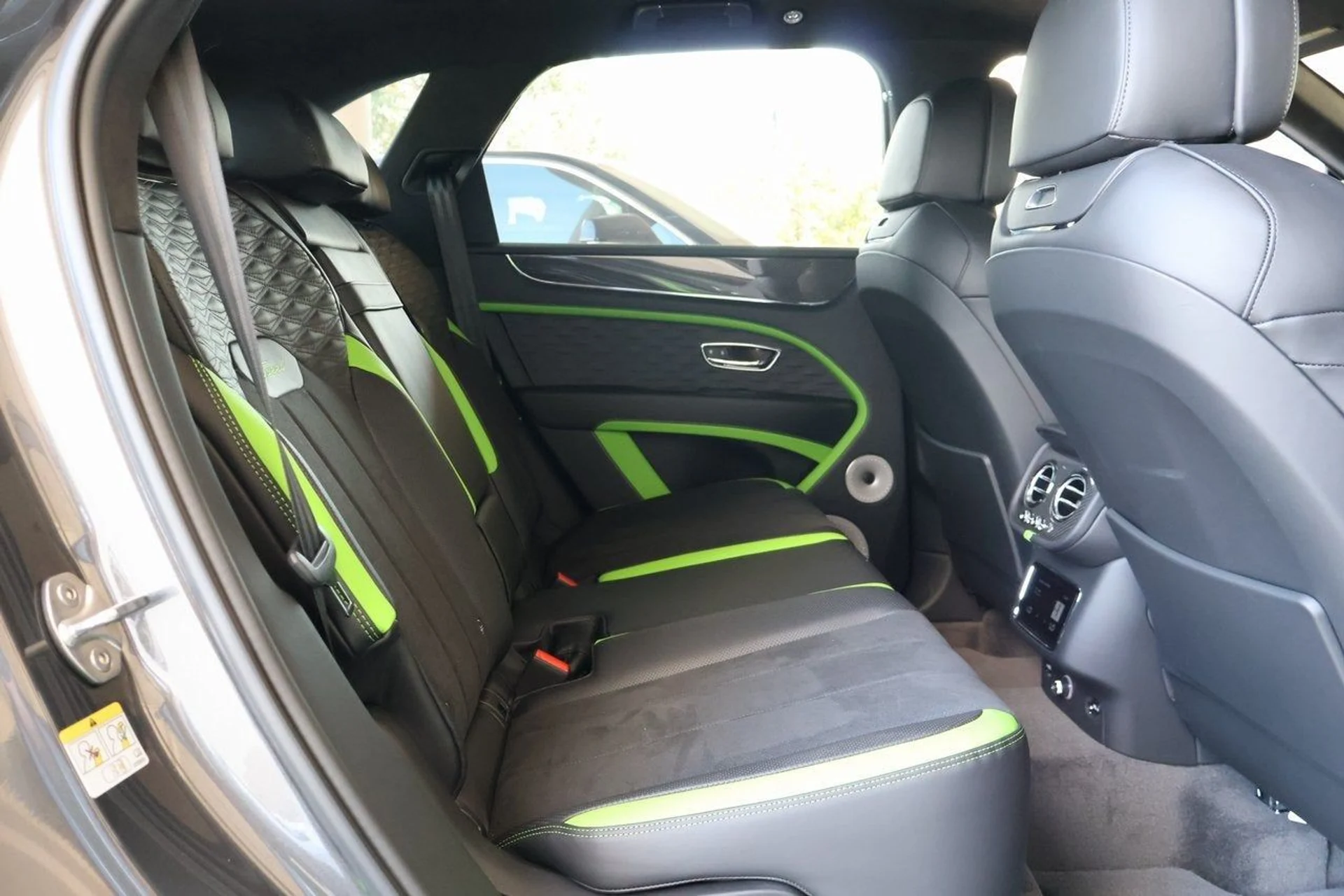 mph020_1870169962_21_765cb5f9f1