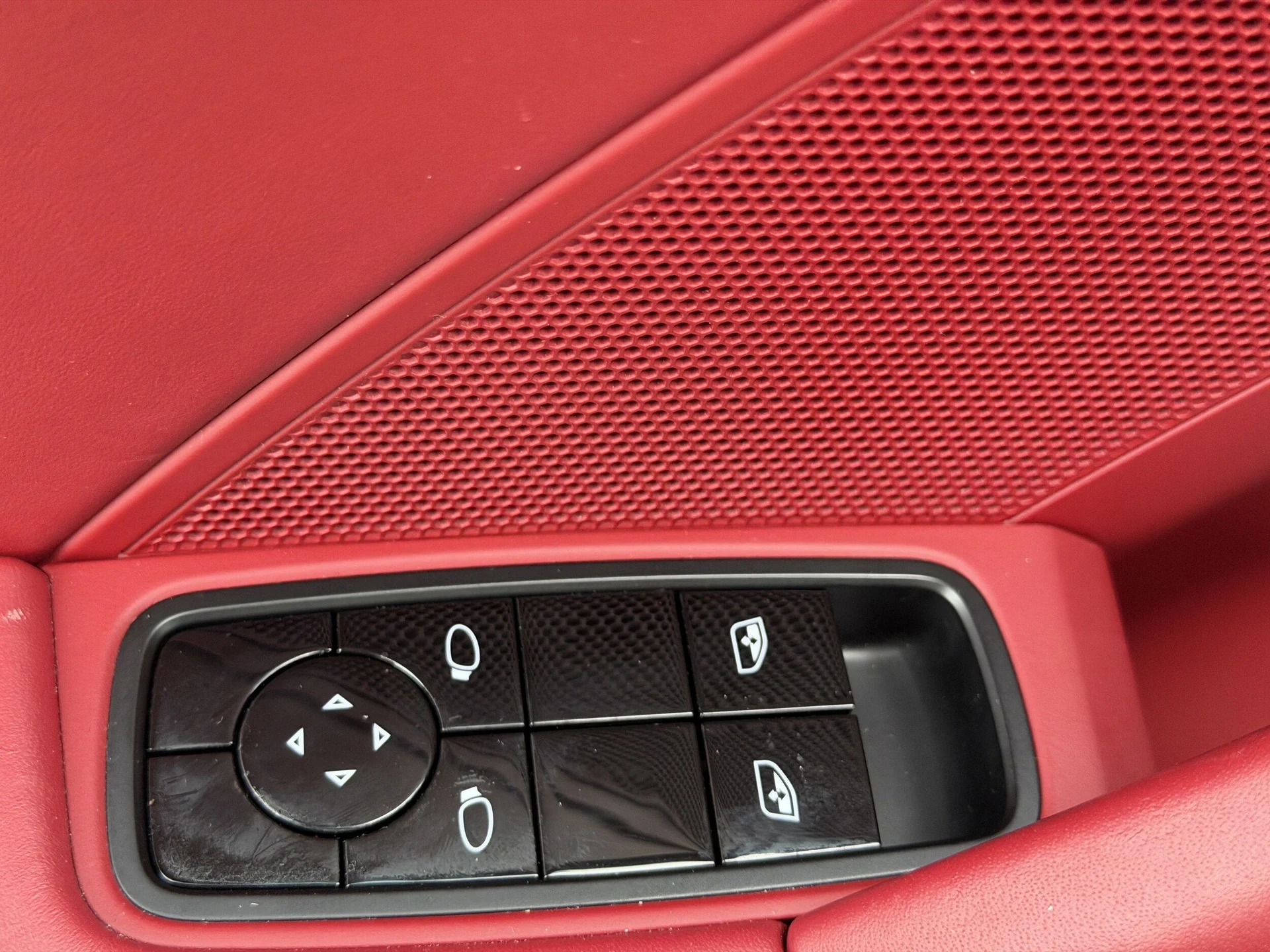 mph020_18711172_bae9fd1bcc0be38f13927fcf256155abx_3edd78fd6e