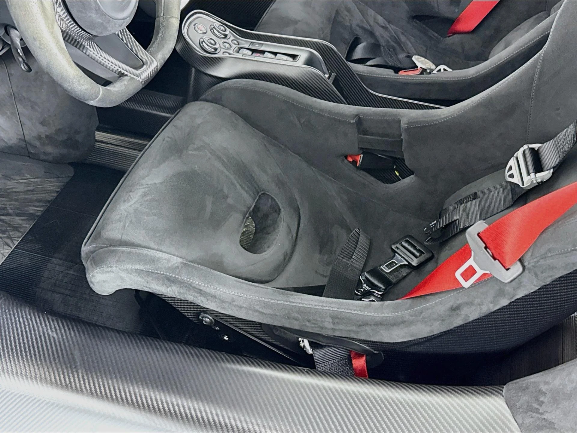 mph020_1871824312_Used_2020_Mc_Laren_620_R_1787114627_2f185811eb