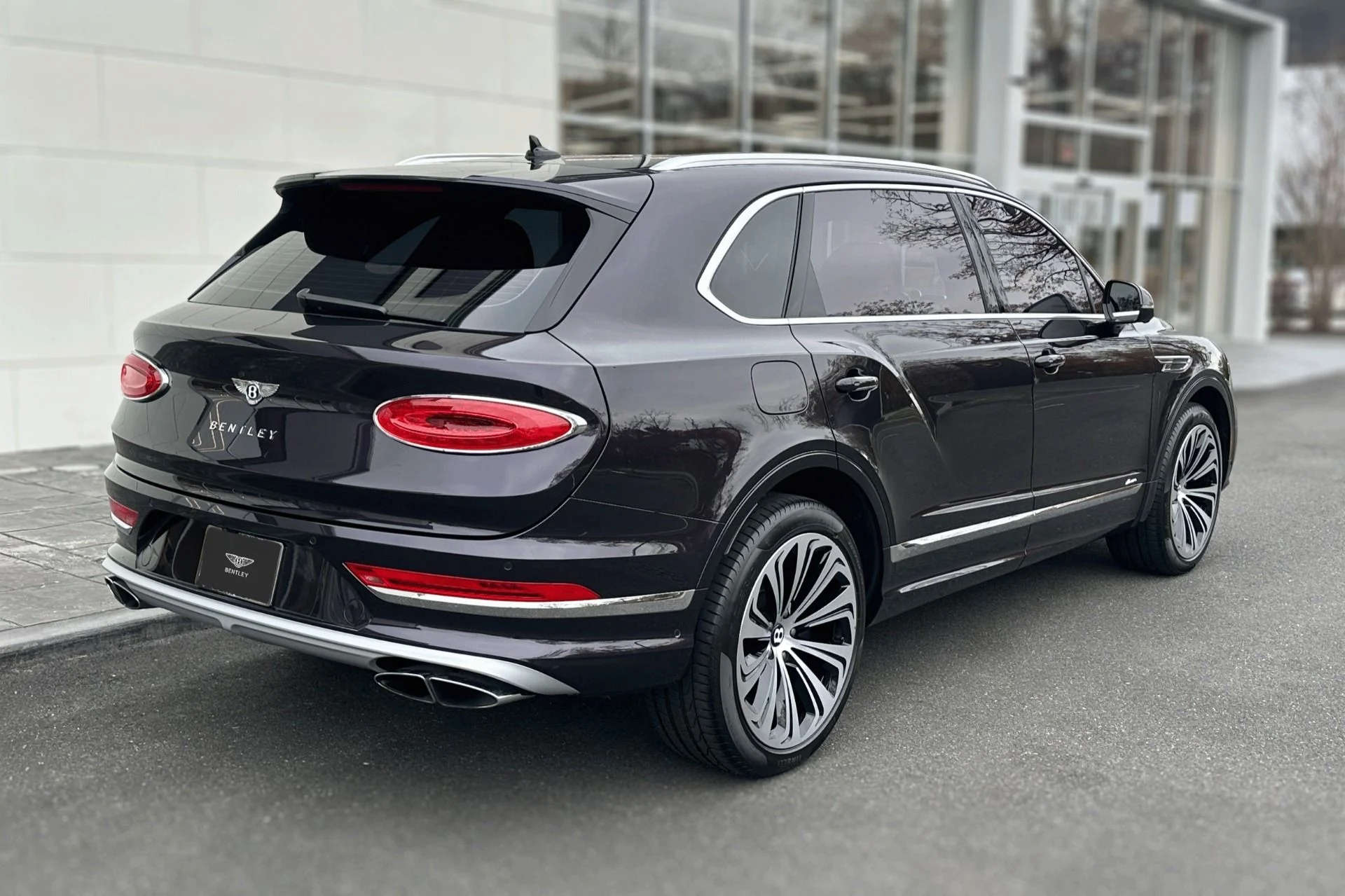 mph020_1872860325_Used_2024_Bentley_Bentayga_EWB_Azure_V8_1763042894_8e0f8e2748