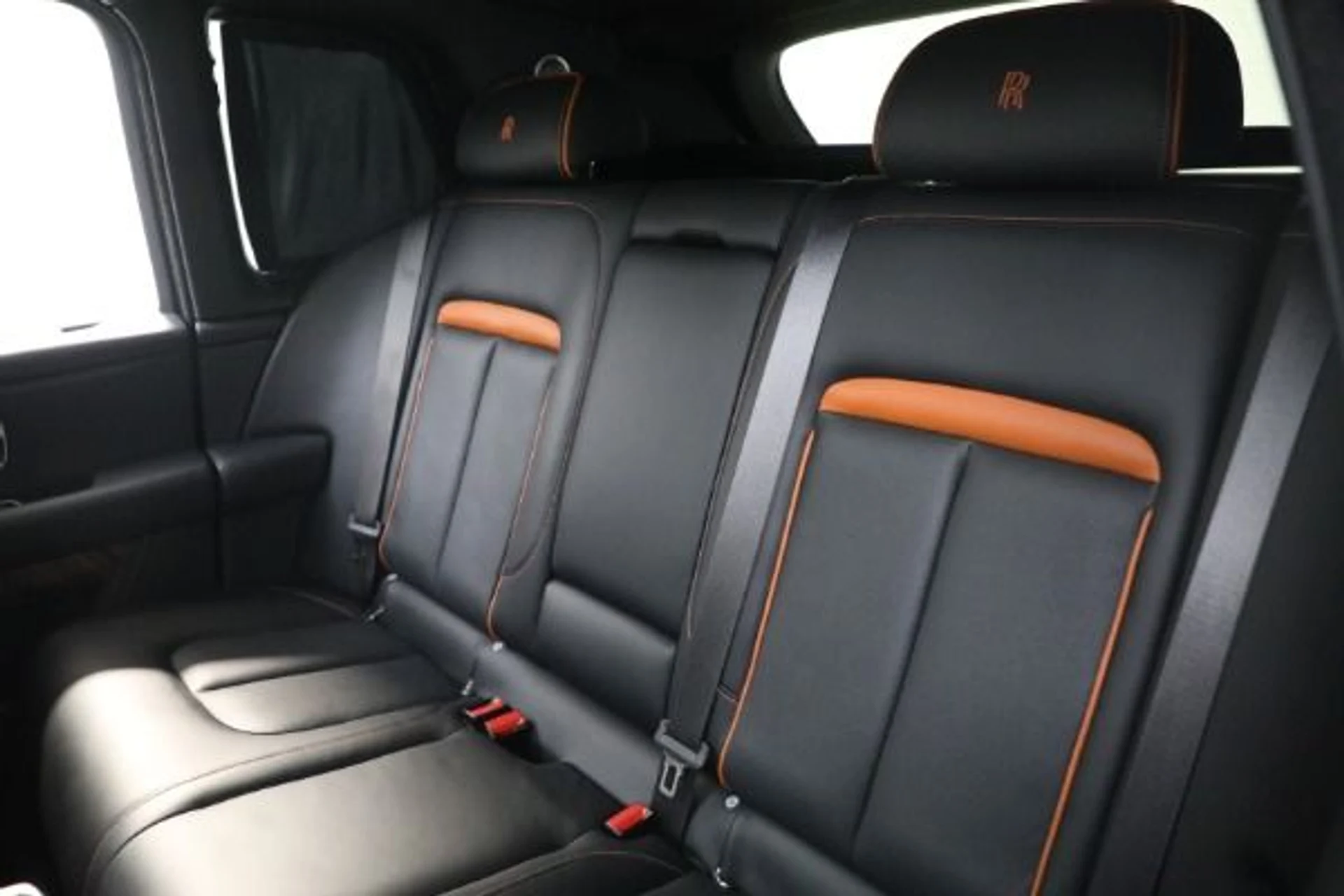 mph020_1874503016_Used_2019_Rolls_Royce_Cullinan_3b3d49a159