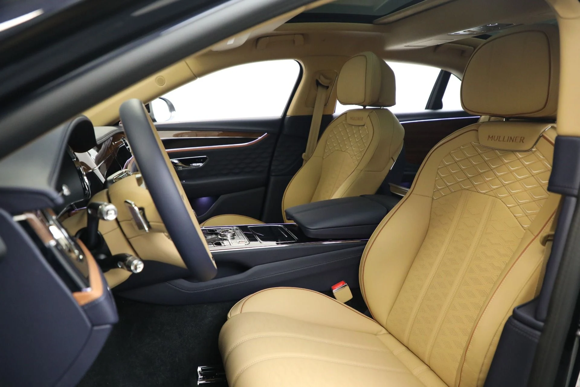 mph020_1887304062_New_2025_Bentley_Flying_Spur_Mulliner_36f2b6943a