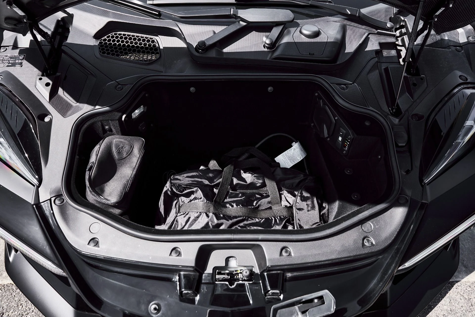 mph020_1895692378_Used_2025_Lamborghini_Revuelto_Base_1774300526_08ca075b7f