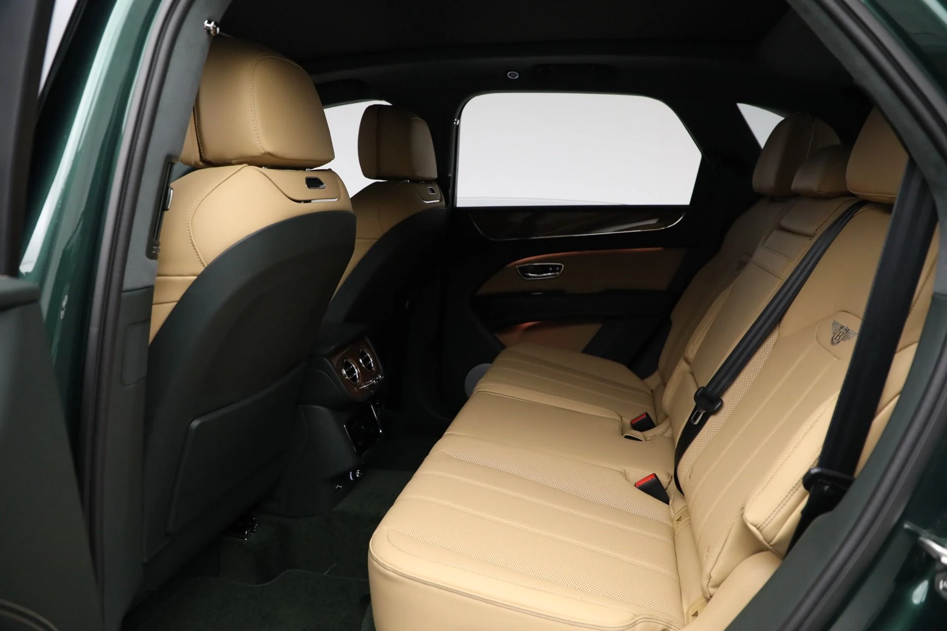 mph020_1899283108_New_2025_Bentley_Bentayga_V8_ec91cdb775
