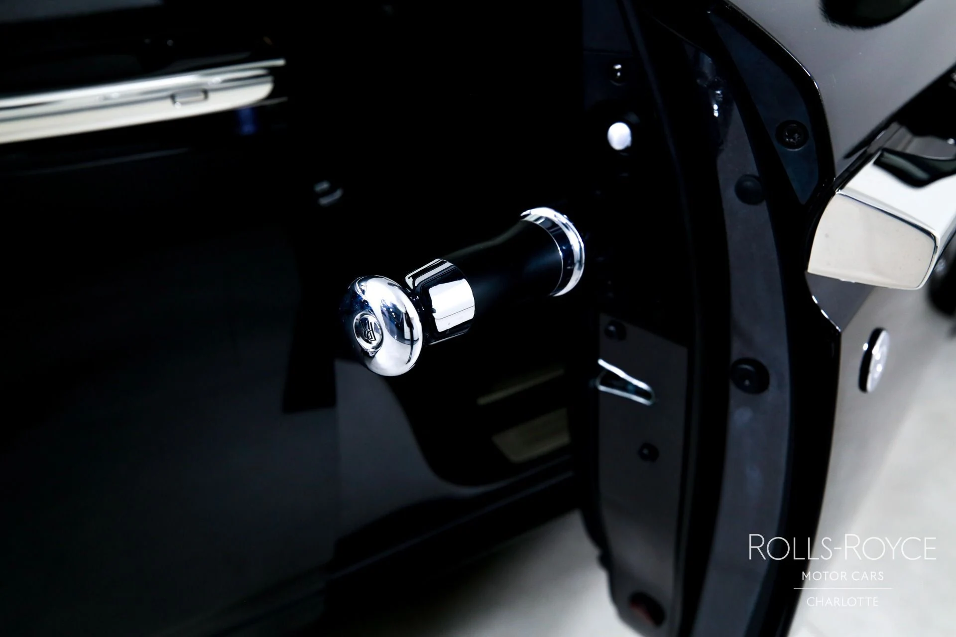 mph020_1907592170_Used_2015_Rolls_Royce_Ghost_1769450770_6c8b90dae9