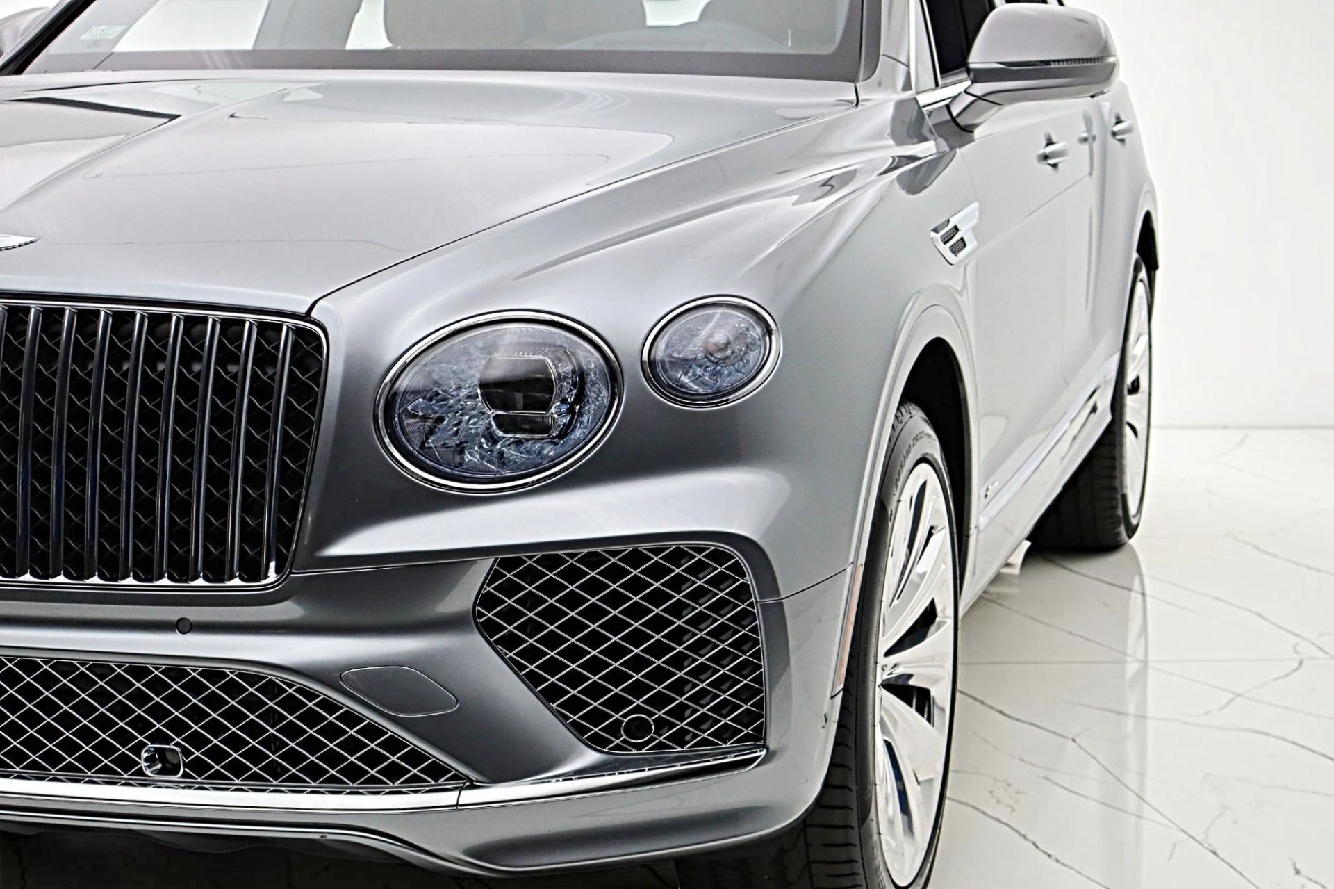 mph020_1908551109_Used_2025_Bentley_Bentayga_Azure_V8_LEASE_OPTIONS_AVAILABLE_202c95a0c4
