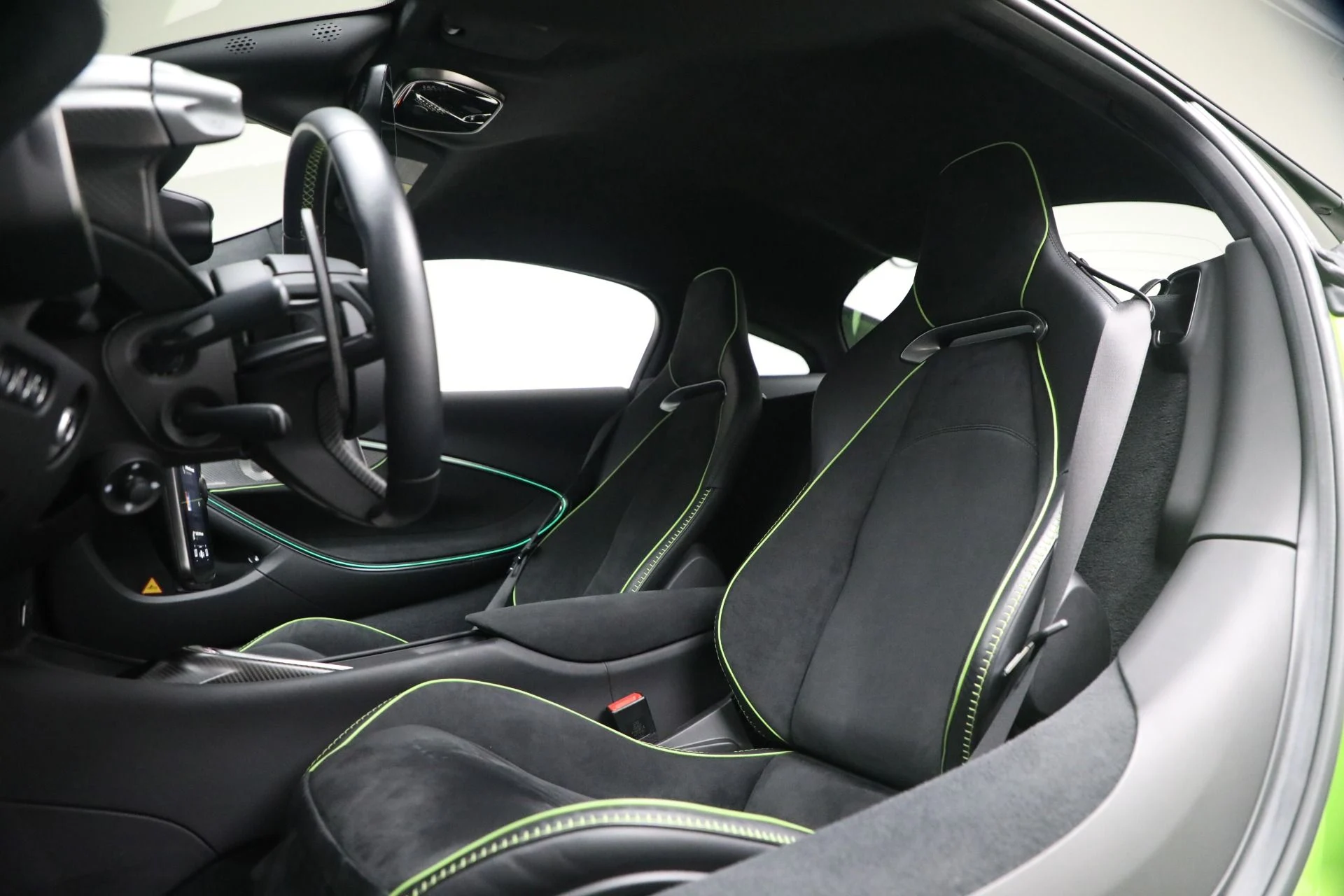 mph020_1913620501_Used_2023_Mc_Laren_Artura_Performance_18890818ce