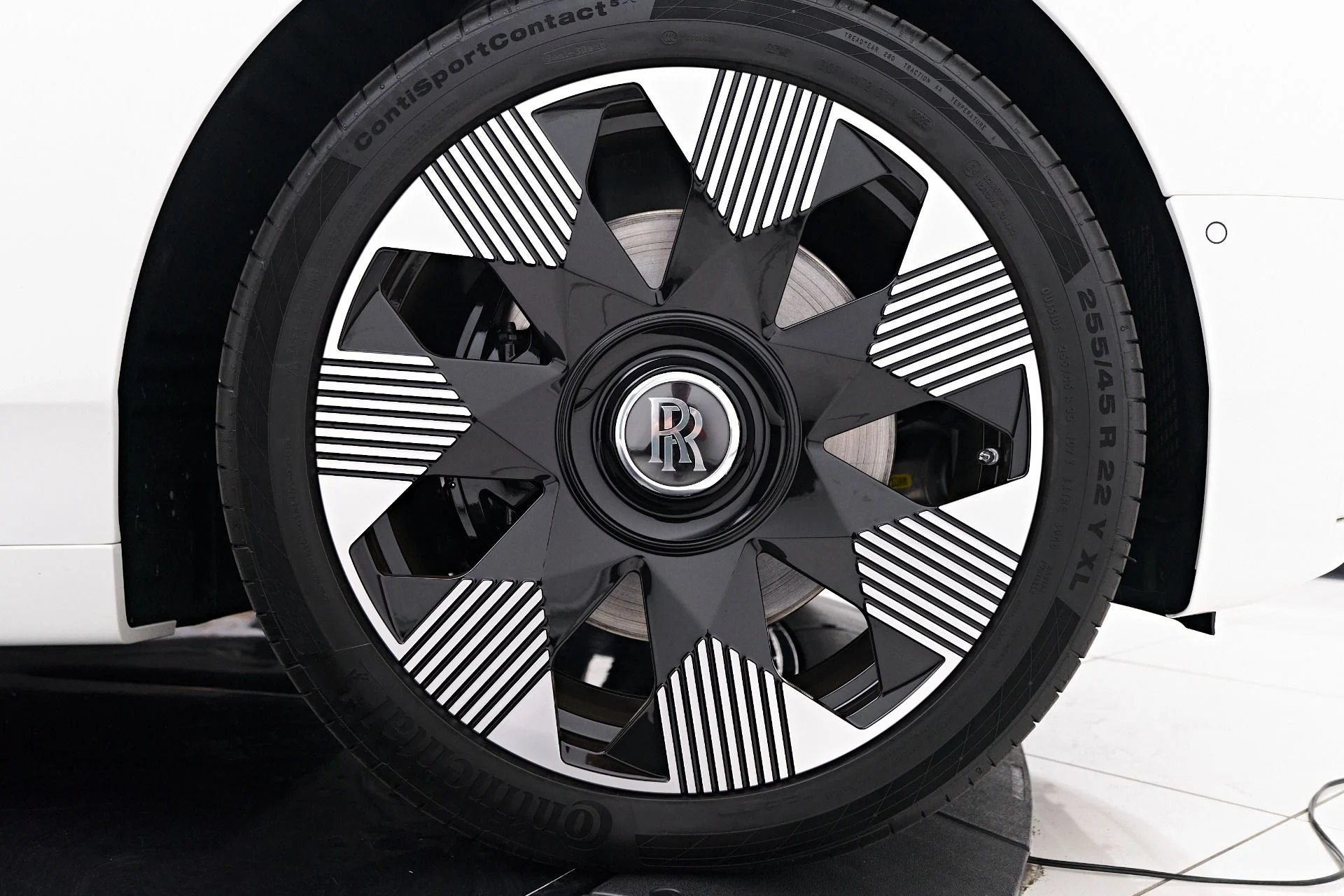 mph020_1916537591_Used_2025_Rolls_Royce_Phantom_Base_1758394106_81cdd8fc93