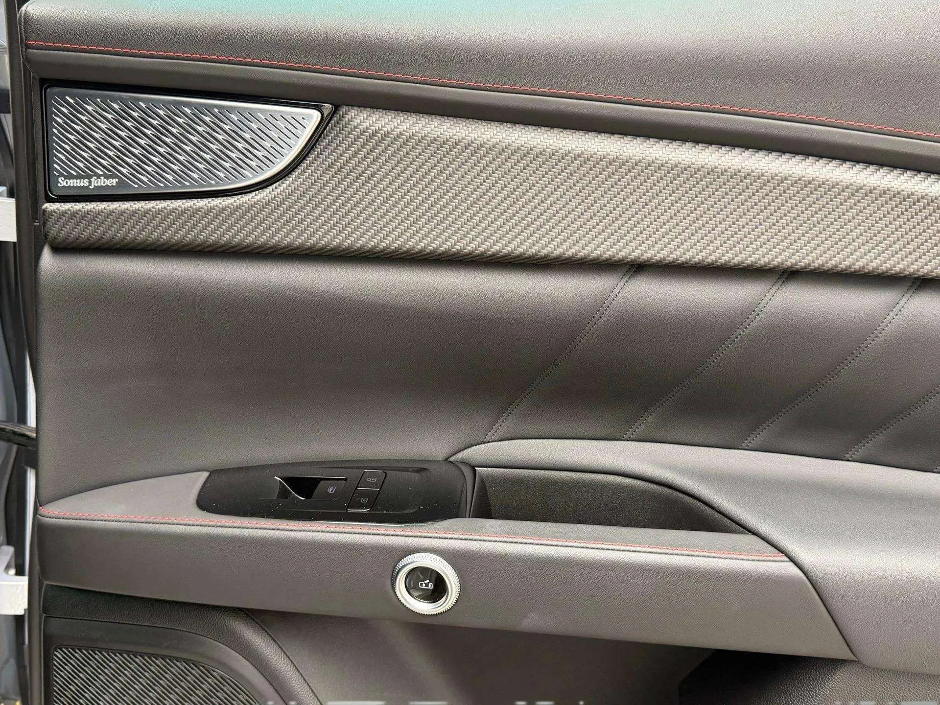 mph020_1917667106_4388cbfd3e7e4cde9f2738559ed3fa51_bd537765a5