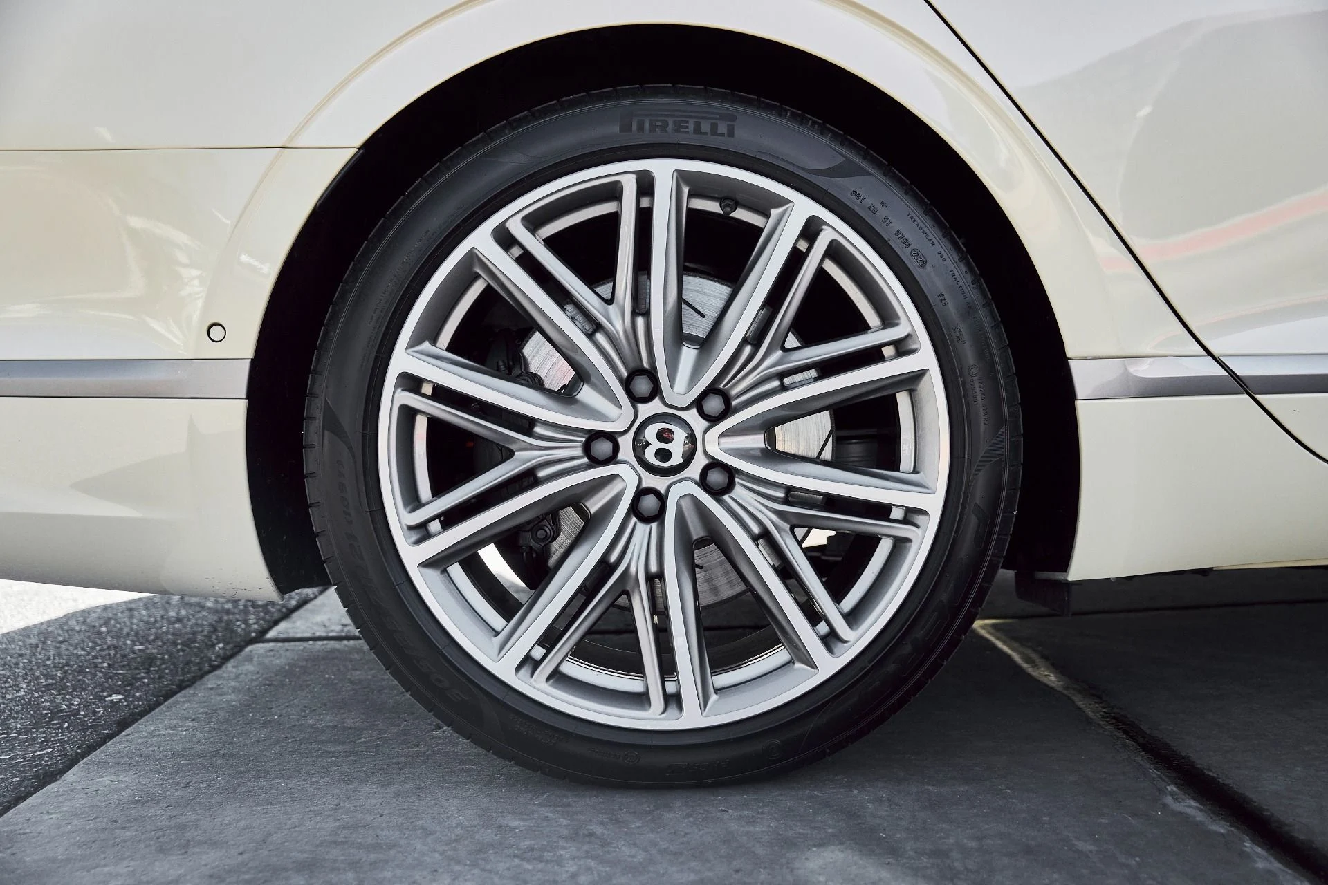 mph020_1918624536_Used_2023_Bentley_Flying_Spur_Hybrid_Odyssean_Edition_1770692438_e4091cfcec