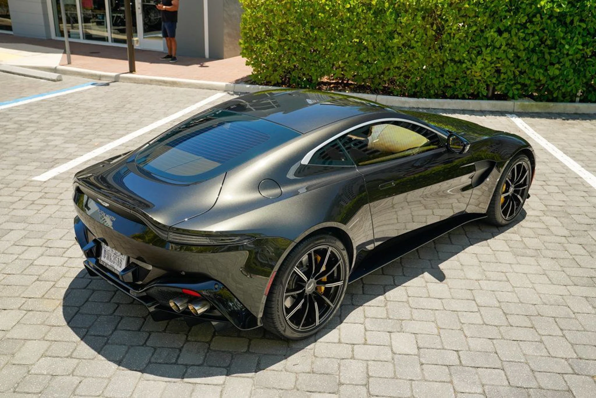 mph020_1924377286_used_2021_aston_martin_vantage_coupemanual_14354_22900621_21_1024_65e773ea82