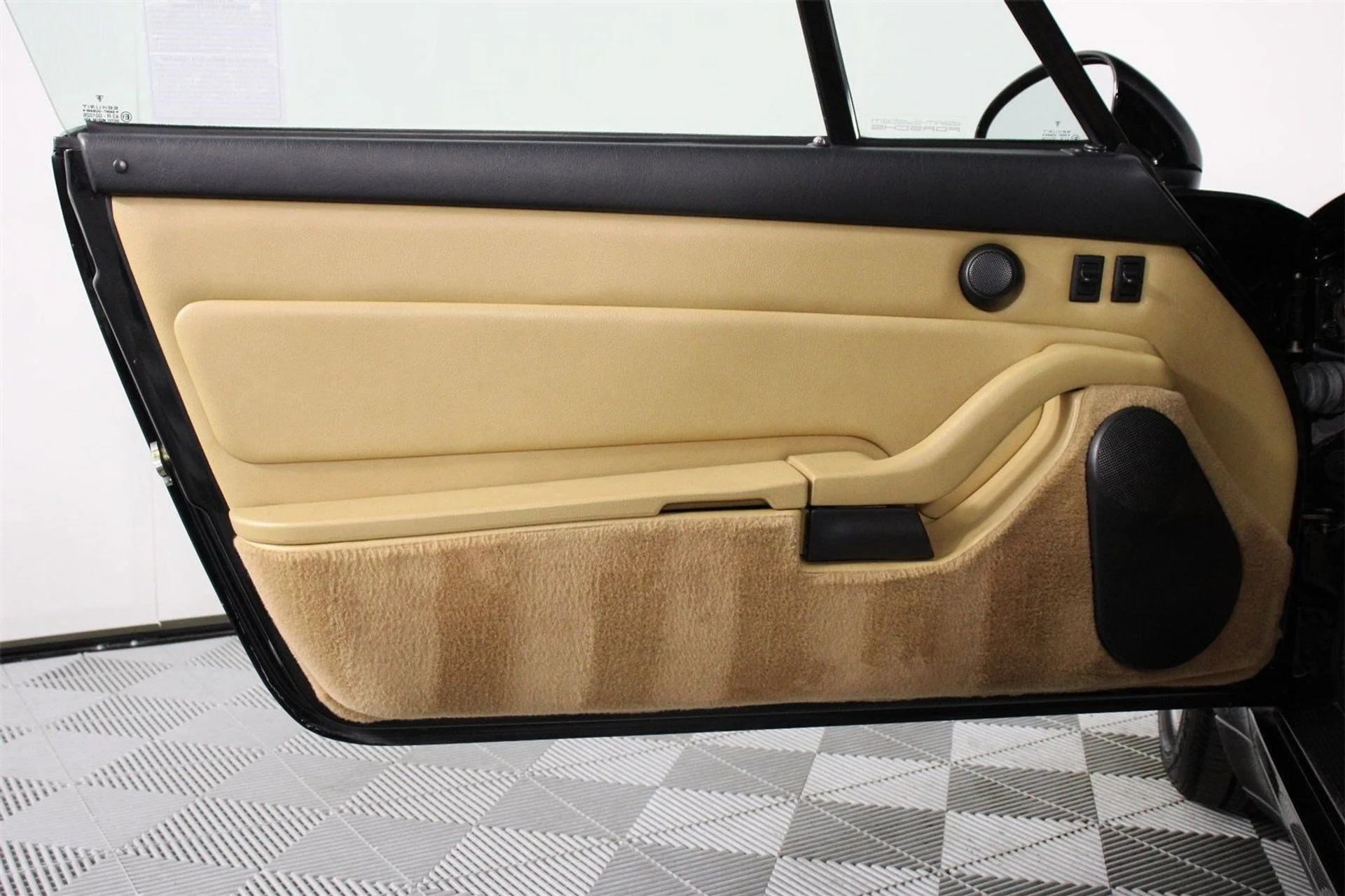 mph020_1938393433_3ecb6cb33907bb7043bd513a6e4ba7f8_e182a77953