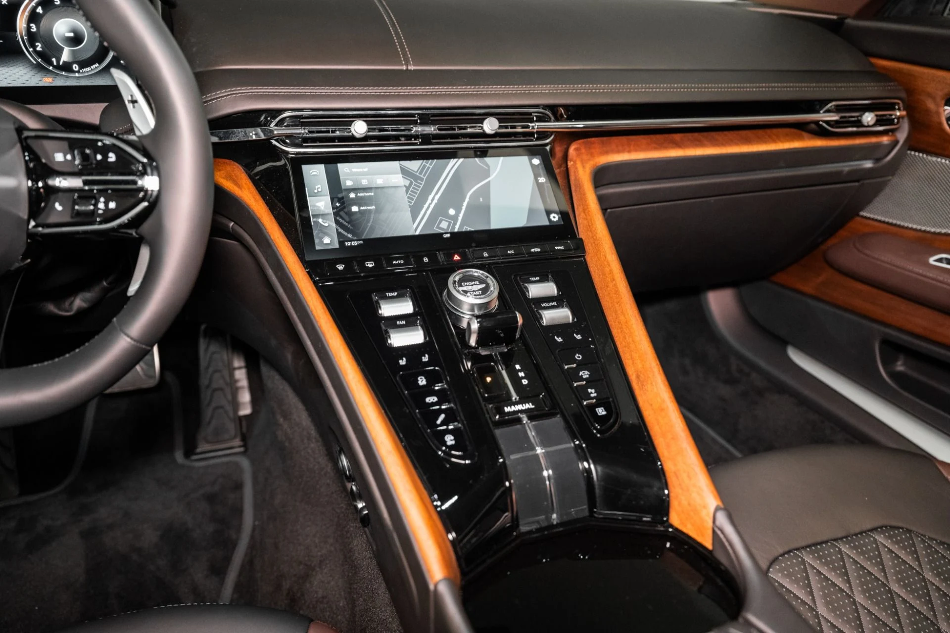 mph020_1939540922_Used_2025_Aston_Martin_DB_12_Coupe_1748960287_261f8325ed