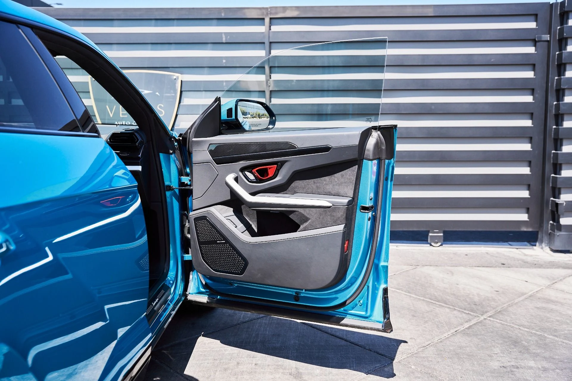 mph020_1941903653_Used_2025_Lamborghini_Urus_SE_1781314197_74b73cca5f