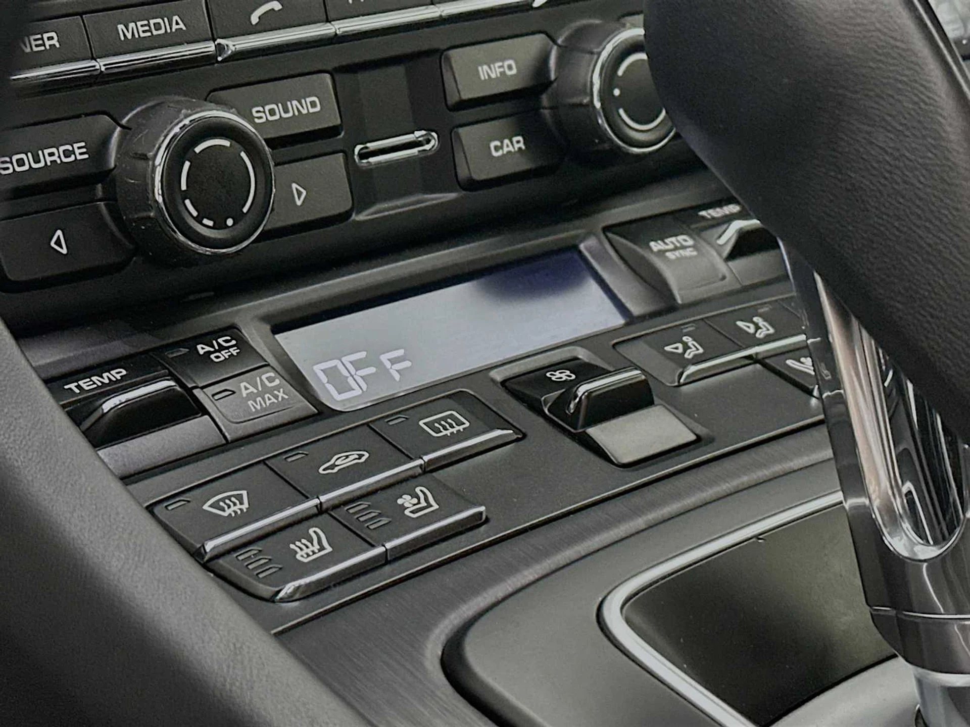 mph020_1958543688_f1f0b5024cb81fe797232d1c5c509456_516f06b381