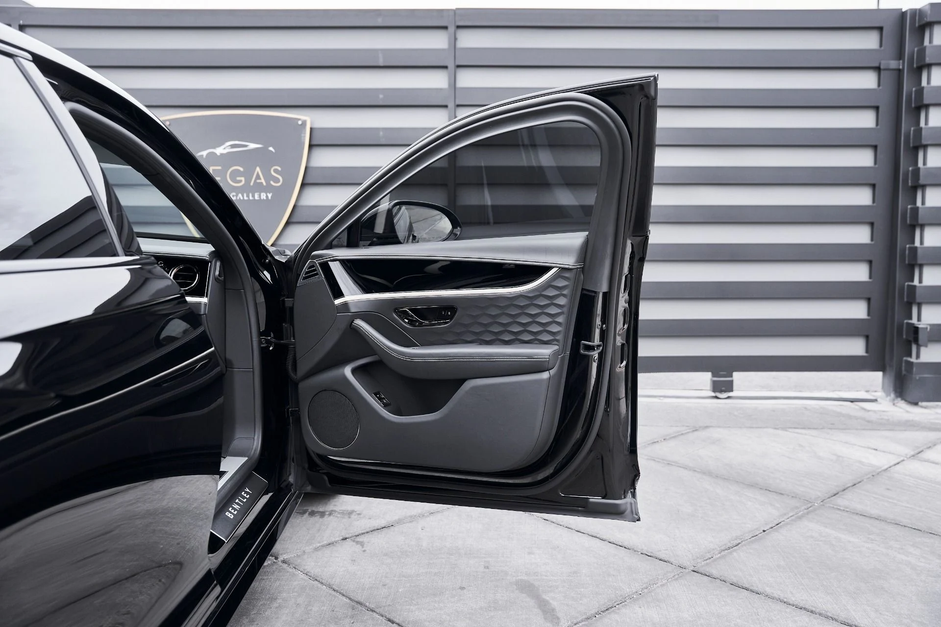 mph020_1961386037_Used_2025_Bentley_Flying_Spur_Speed_1769137044_4b9cb6c514