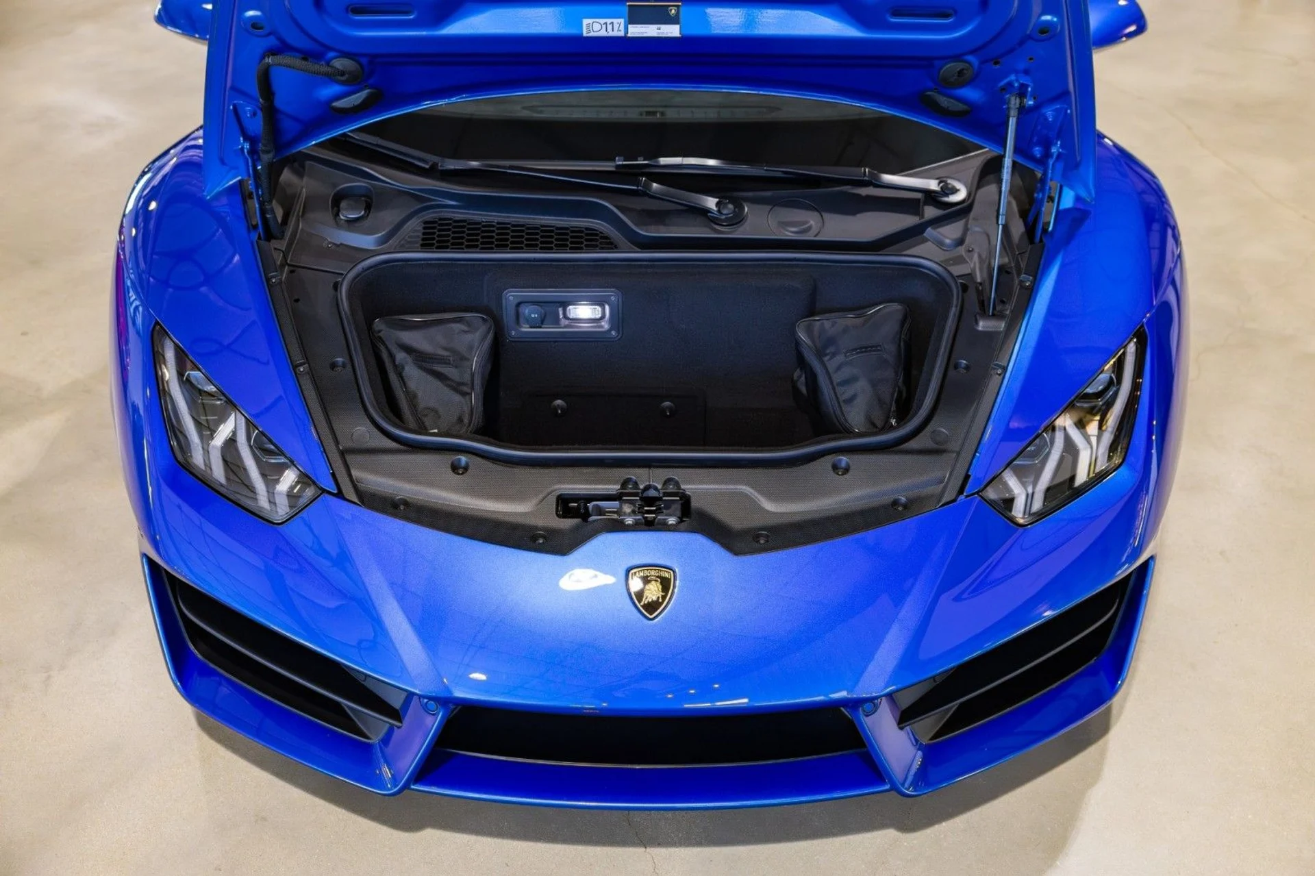 mph020_1966685280_a_A_5c58cef1a2