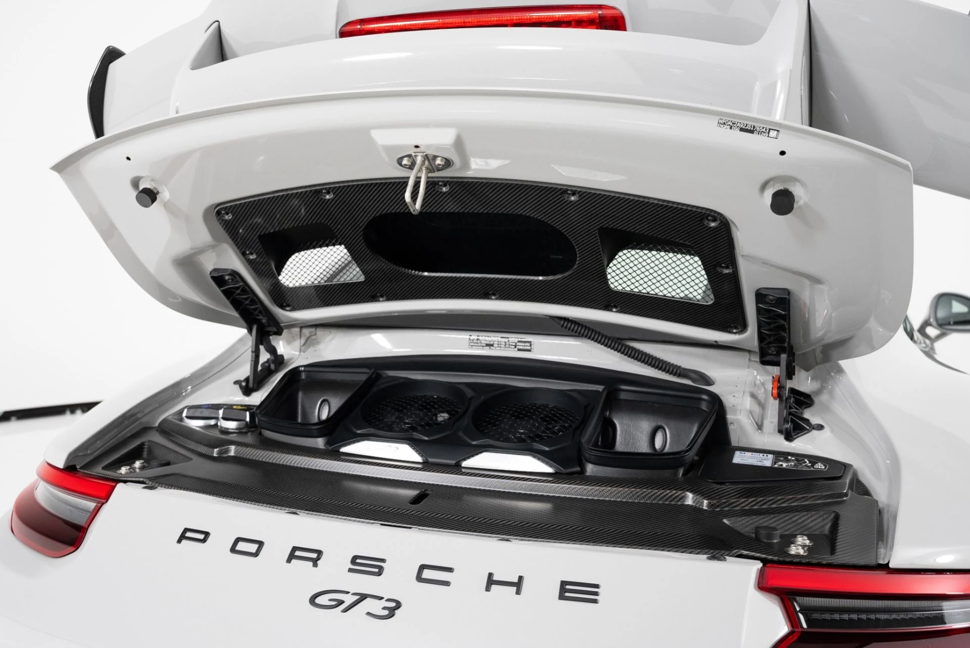 mph020_1971190701_Used_2018_Porsche_911_GT_3_1759183086_a49ebc0d2c
