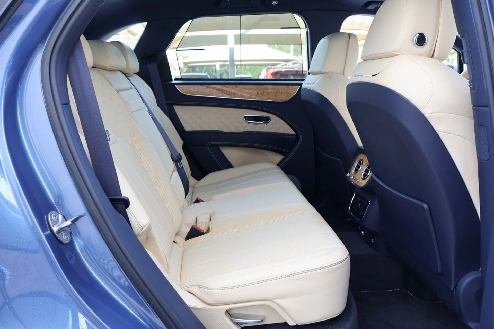 mph020_1978229424_21_c938a9c9f2