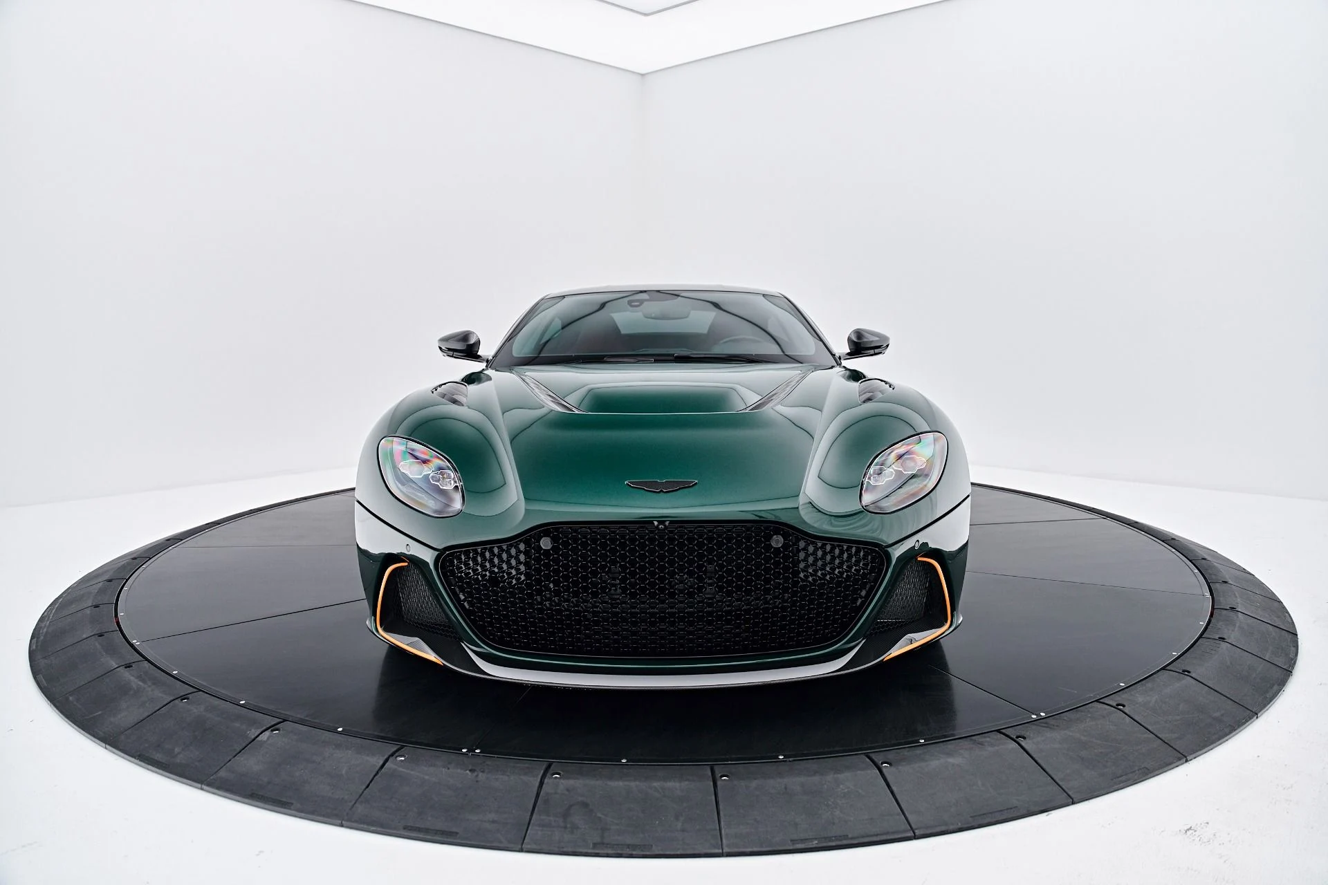 mph020_1983320135_Used_2023_Aston_Martin_DBS_Ultimate_1787789361_971b1b6680