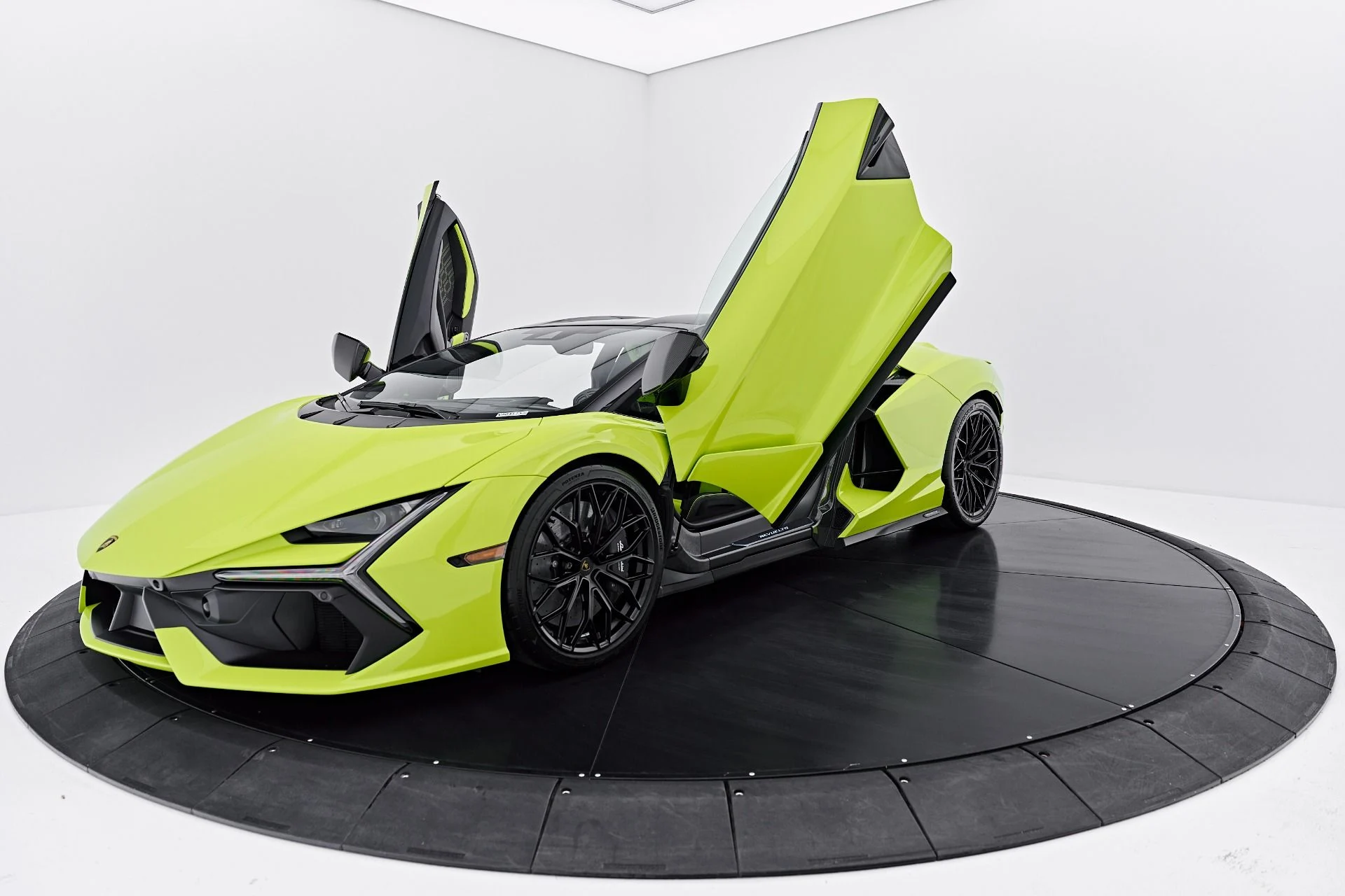 mph020_1983928397_Used_2026_Lamborghini_Revuelto_Base_1788485612_f8d1be0eaf