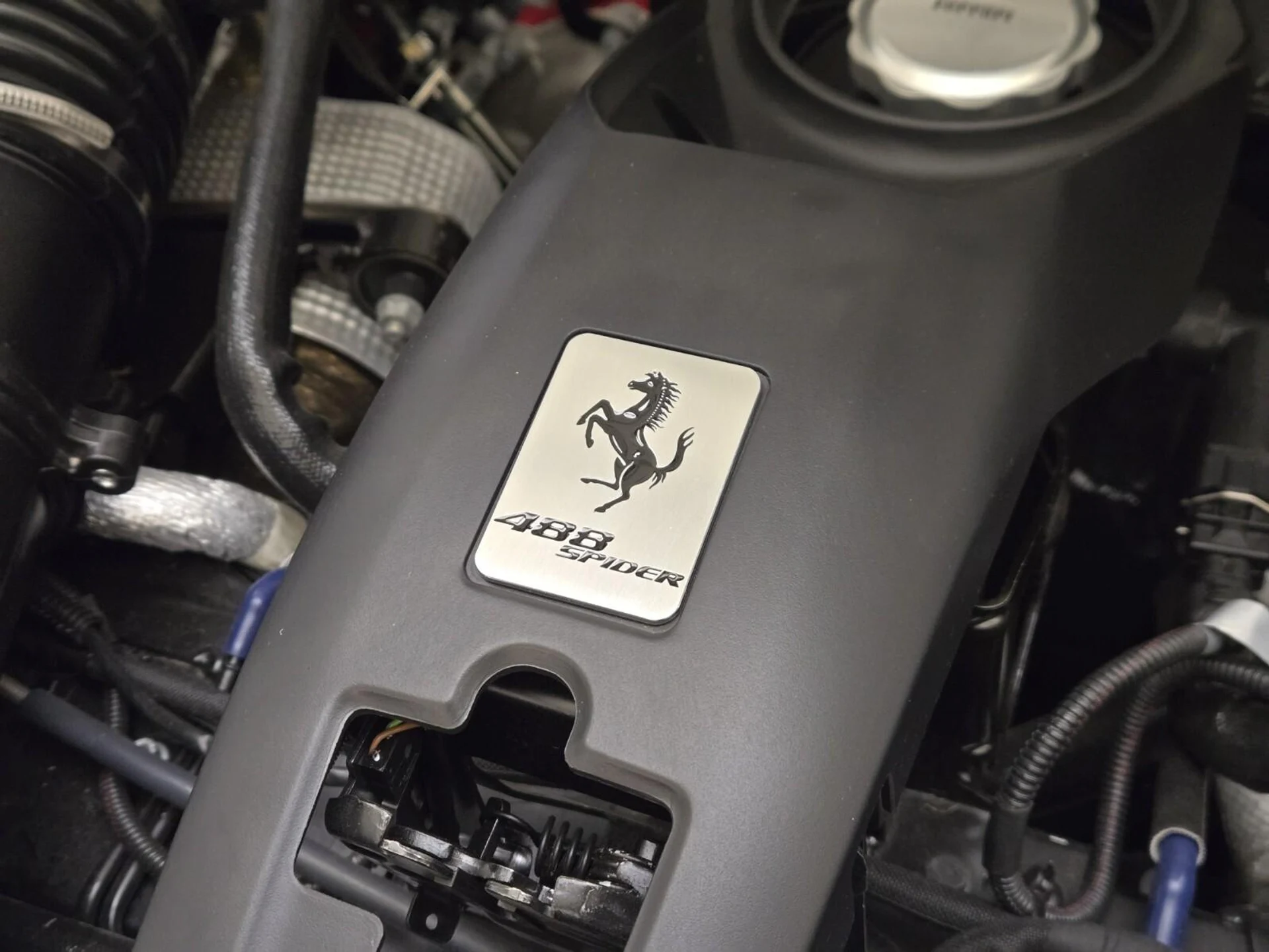 mph020_1989219457_Used_2019_Ferrari_488_Spider_1761634741_b786937f5d