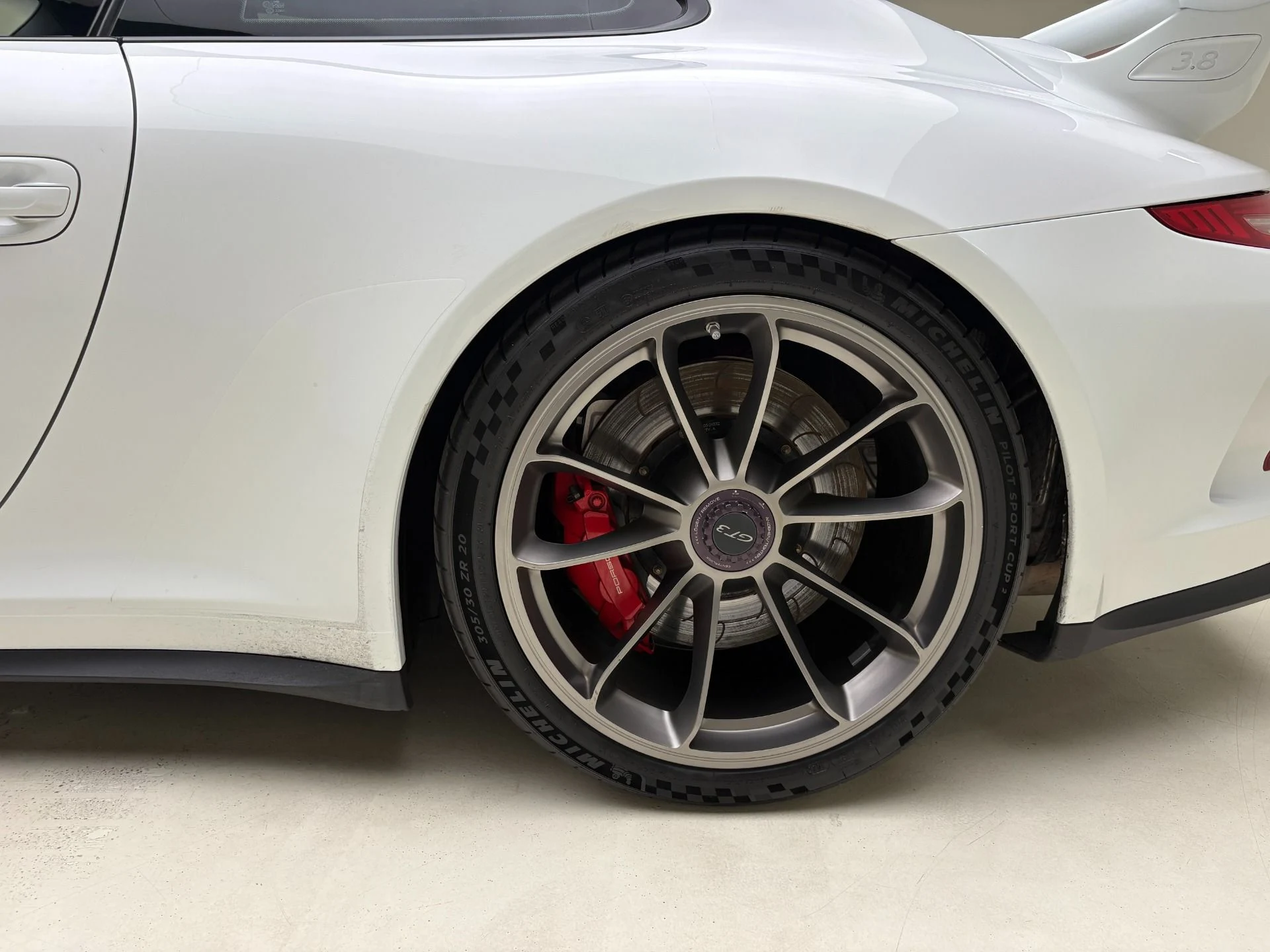mph020_1997583900_Used_2015_Porsche_911_GT_3_1777923567_1e27f1c29e