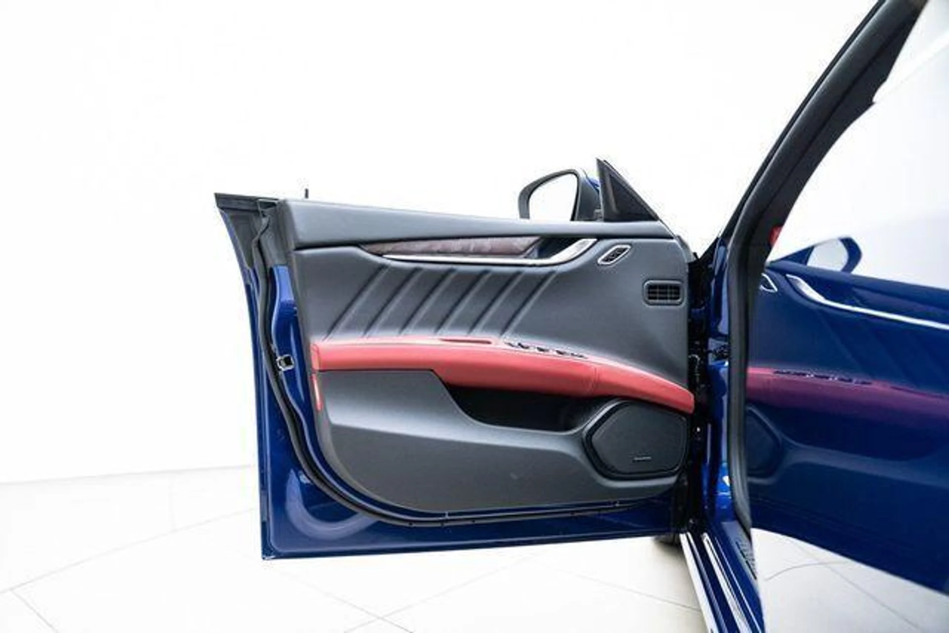 mph020_2003068481_New_2023_Maserati_Ghibli_Modena_1753160473_2f0e996afe