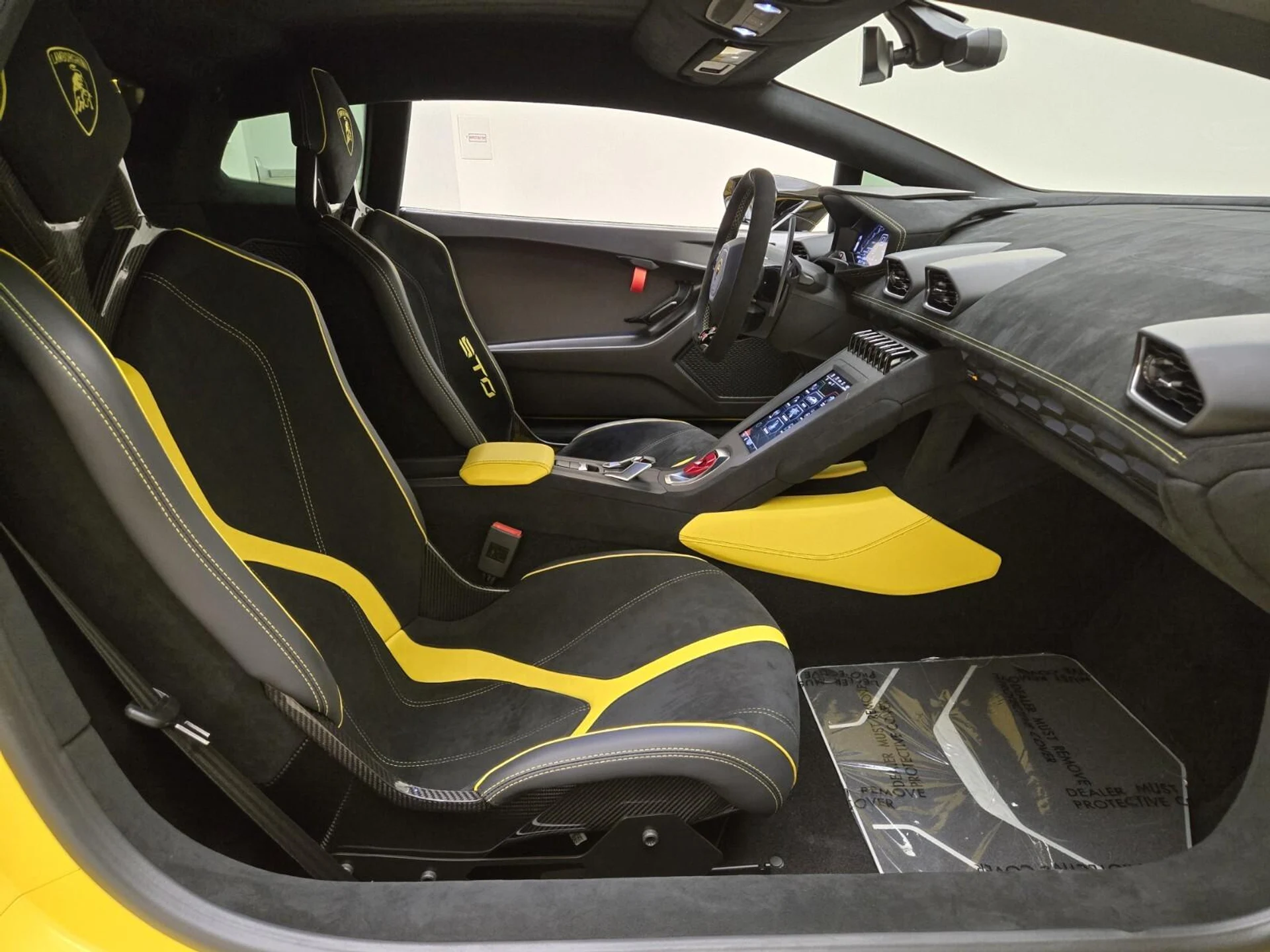 mph020_2009268302_Used_2022_Lamborghini_Huracan_STO_1755758928_e5d8162f32