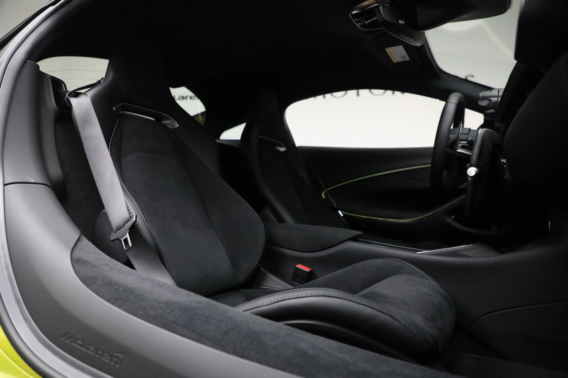 mph020_200948653_Used_2024_Mc_Laren_Artura_Performance_12825677bd