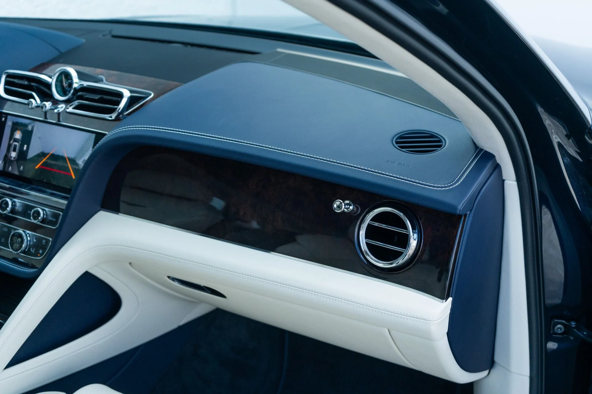 mph020_2023656707_Used_2024_Bentley_Bentayga_V8_1761672305_1142c054bb