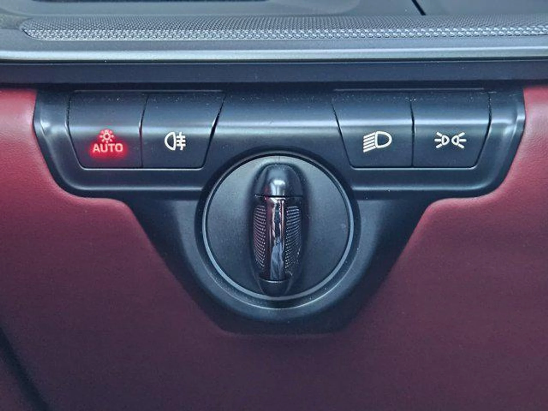 mph020_2036955302_voz_CI_6t_Smbfyrq_P_7_C9_M6_Oc_RW_24_7e64c3d896