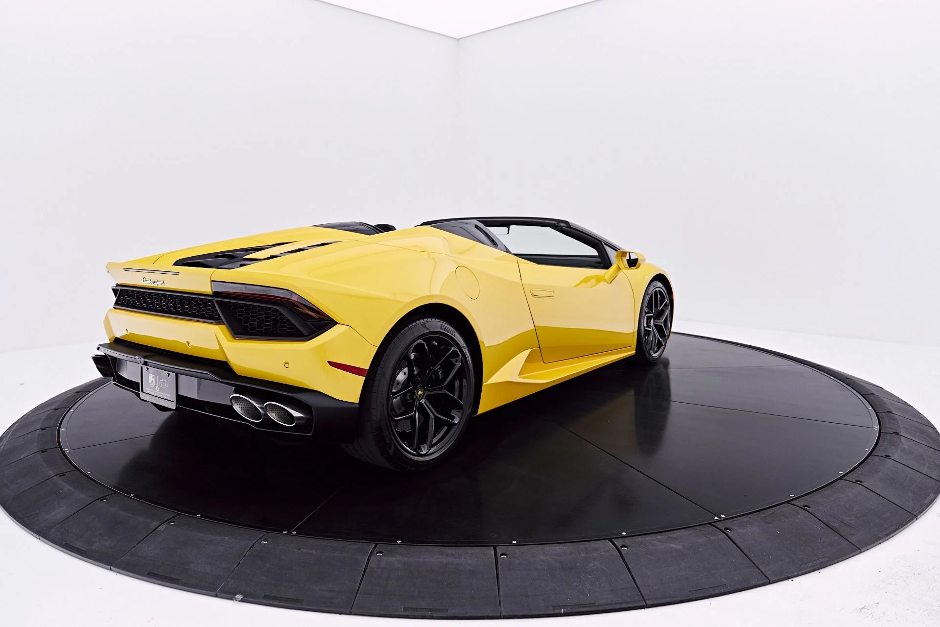 mph020_2039275272_Used_2018_Lamborghini_Huracan_LP_580_2_S_1784246798_fcde1b0e17
