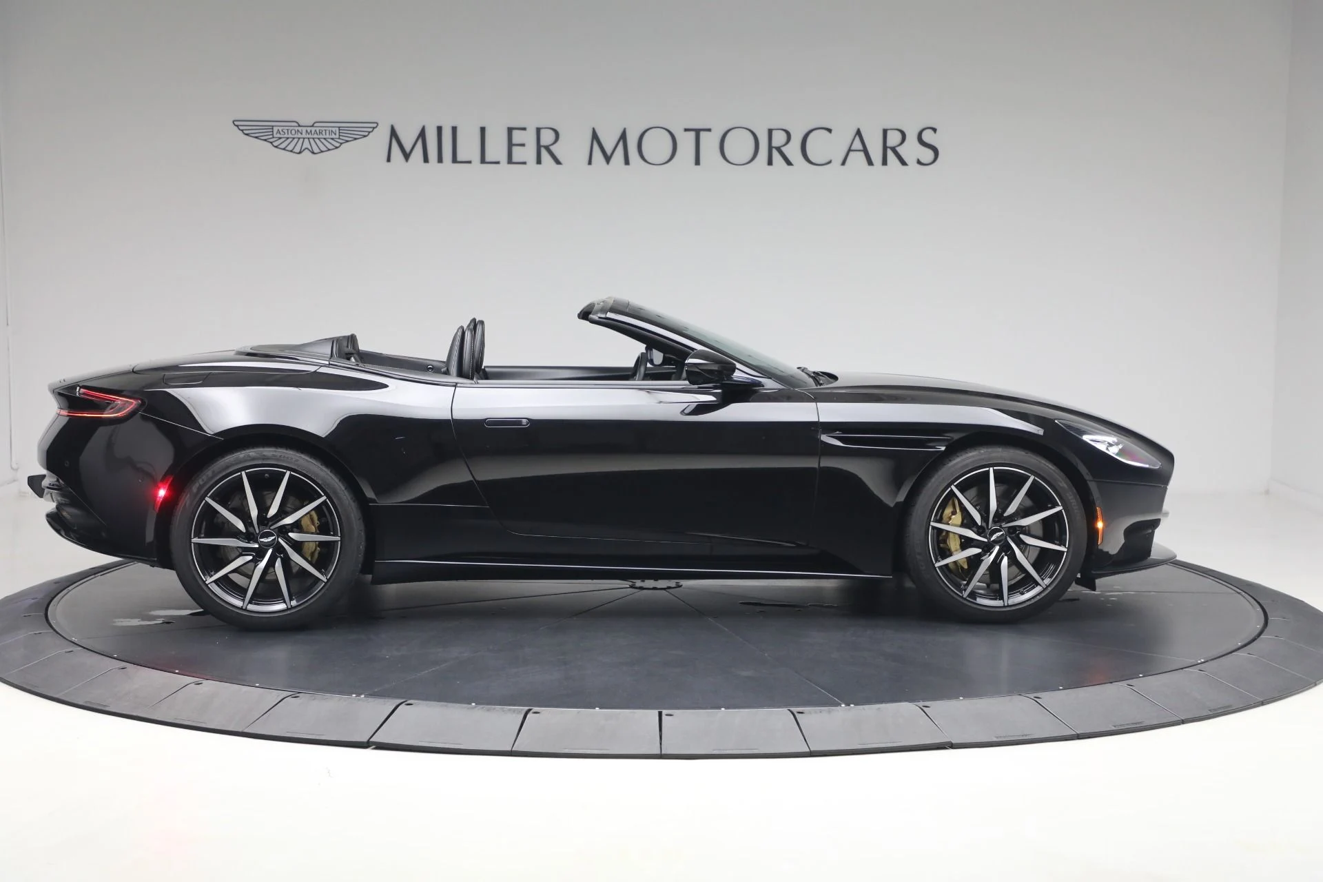 mph020_2039853633_Used_2020_Aston_Martin_DB_11_Volante_1780502553_a002b4602a