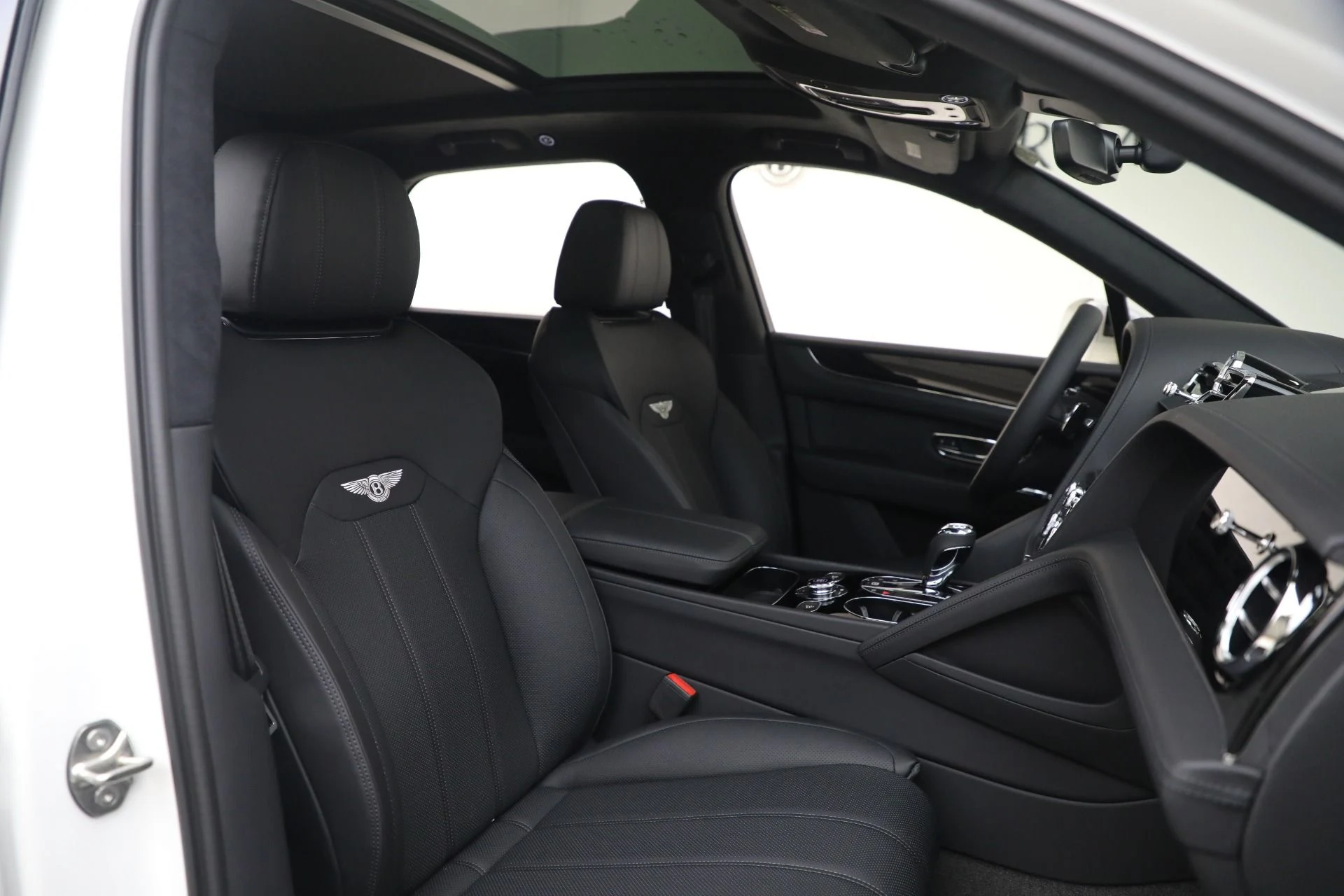 mph020_2043964727_New_2025_Bentley_Bentayga_V8_7538cf070d
