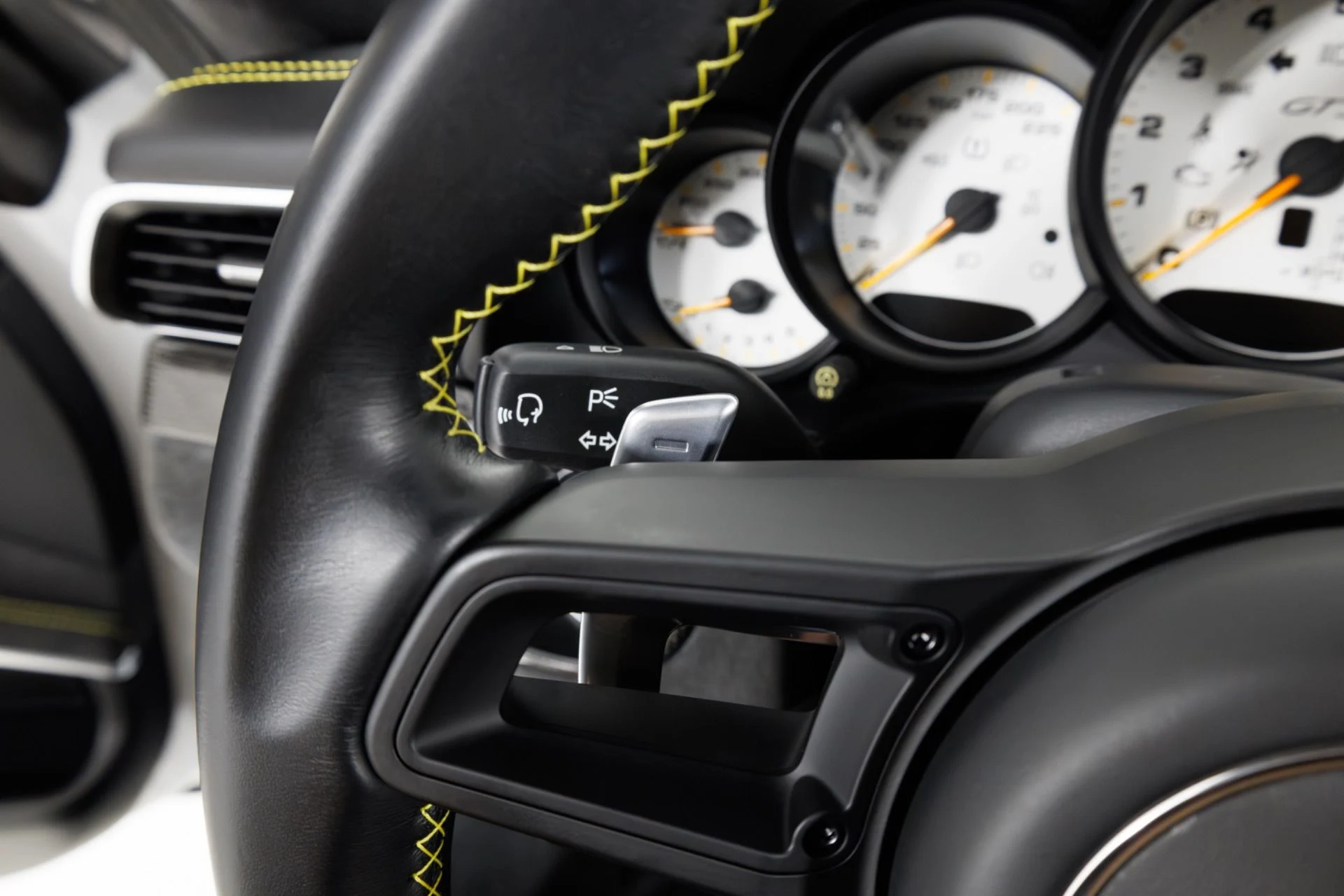 mph020_2044800593_Used_2018_Porsche_911_GT_3_1782317497_7edaddb3ab